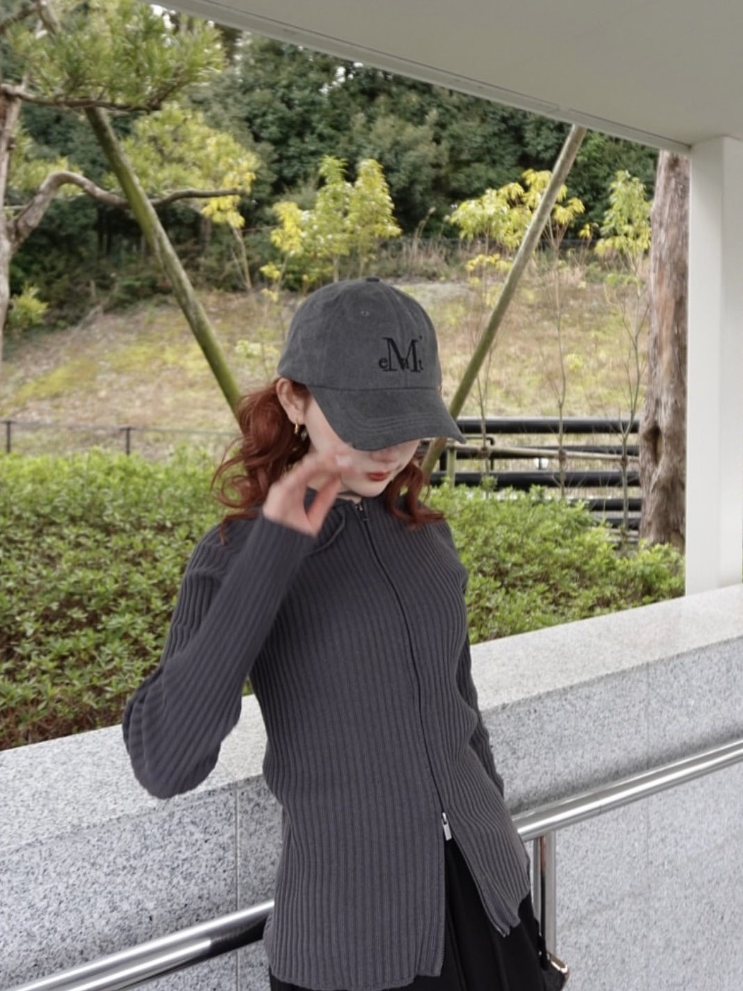 MUCENT Signature Ballcap Dyeing Gray Denim 착용 스타일 - 3