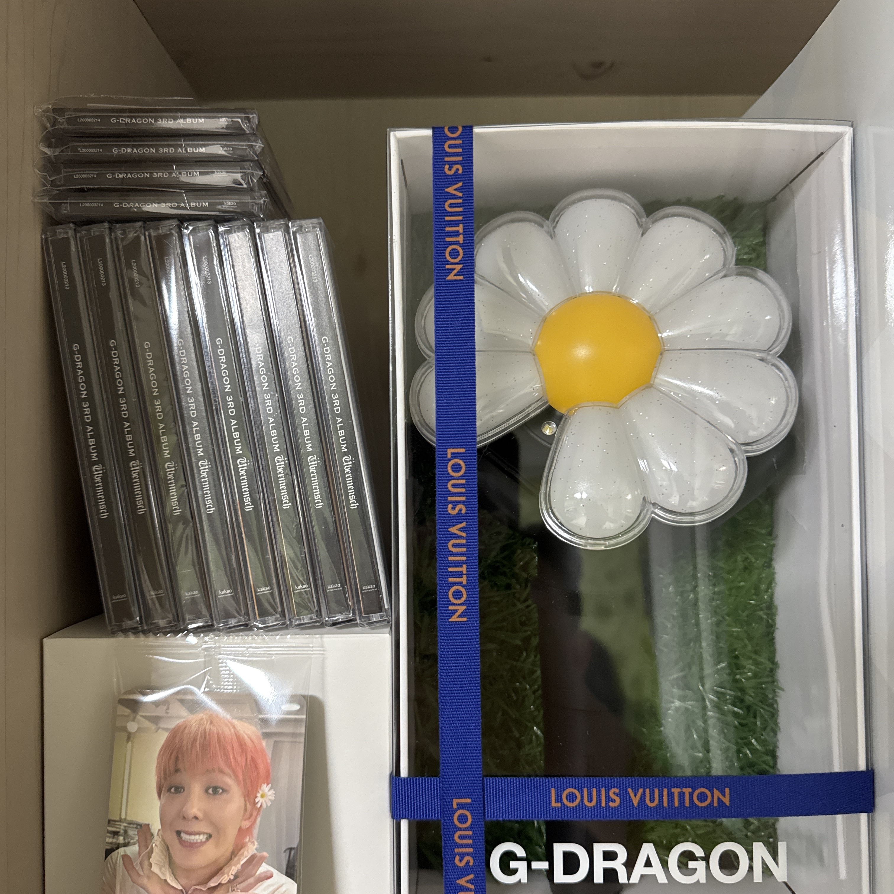G-DRAGON Ubermensch Official Light Stick Cradle, G-DRAGON Ubermensch Official Light Stick 착용 스타일