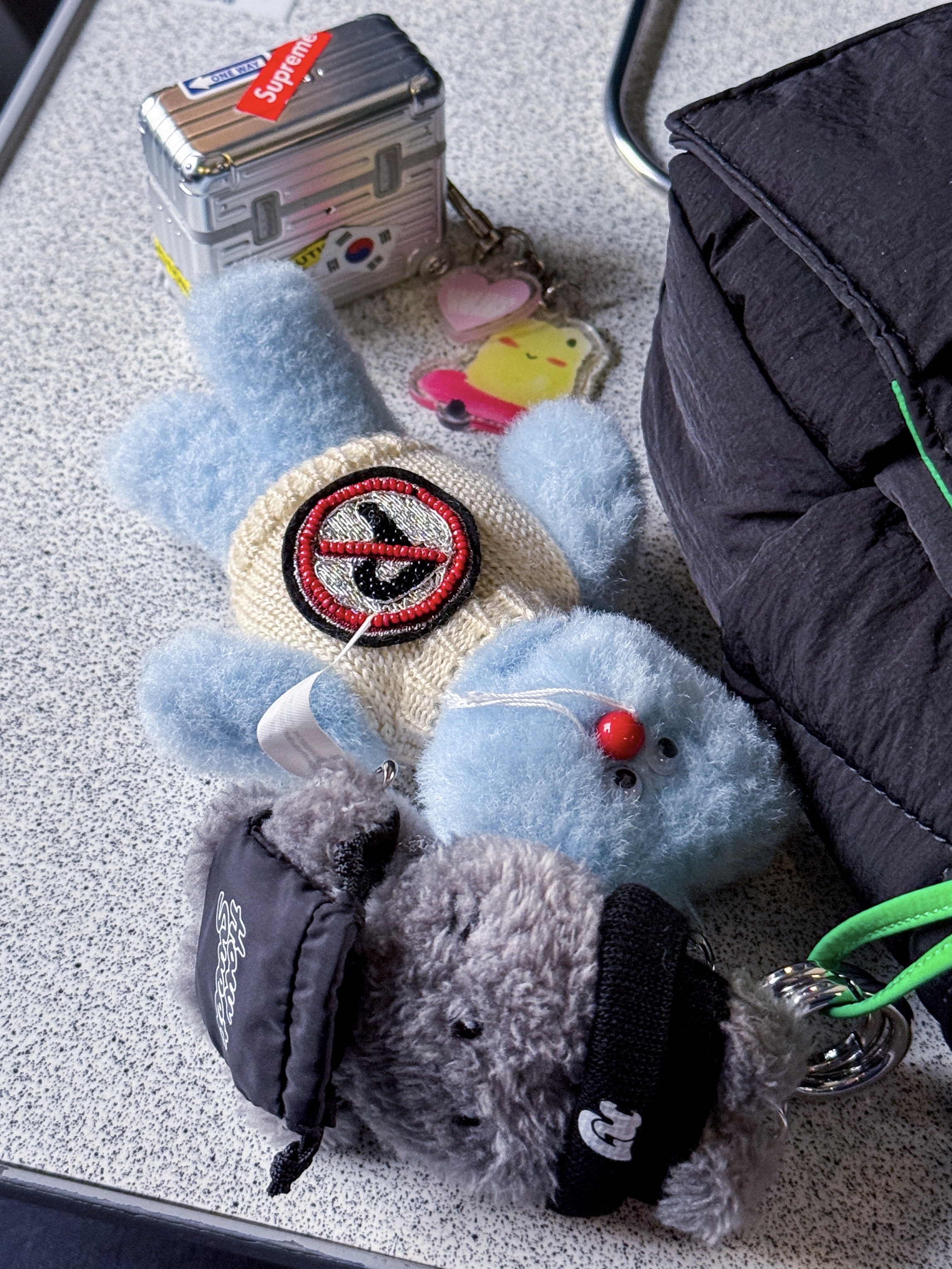 Monamhee x Peaceminusone Syhee Plush Keyring, NewJeans Bunini Mini Costume Keyring Gray 착용 스타일