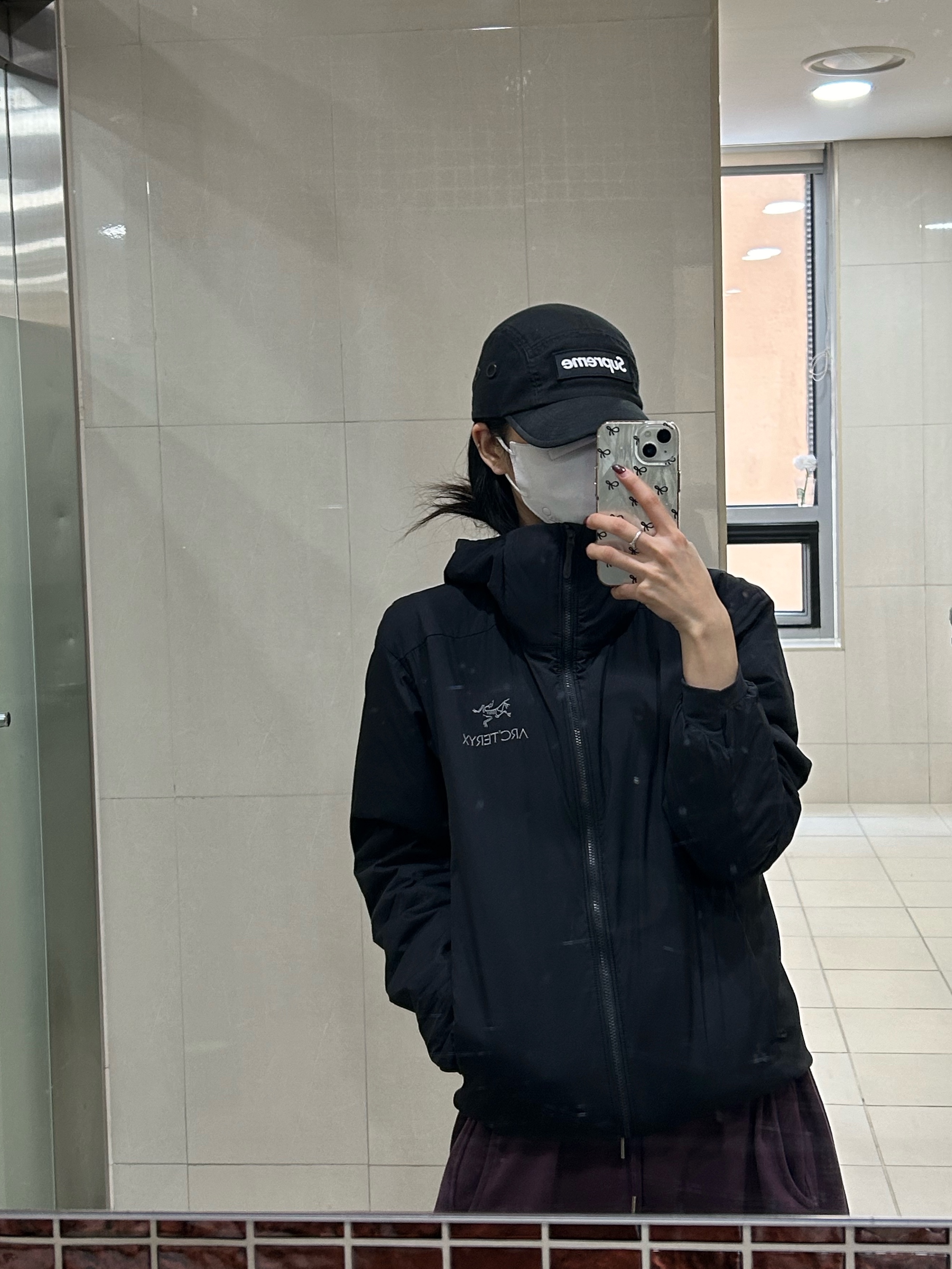 Arc'teryx Atom Hoody Black, Supreme Military Camp Cap Black - 22FW 착용 스타일