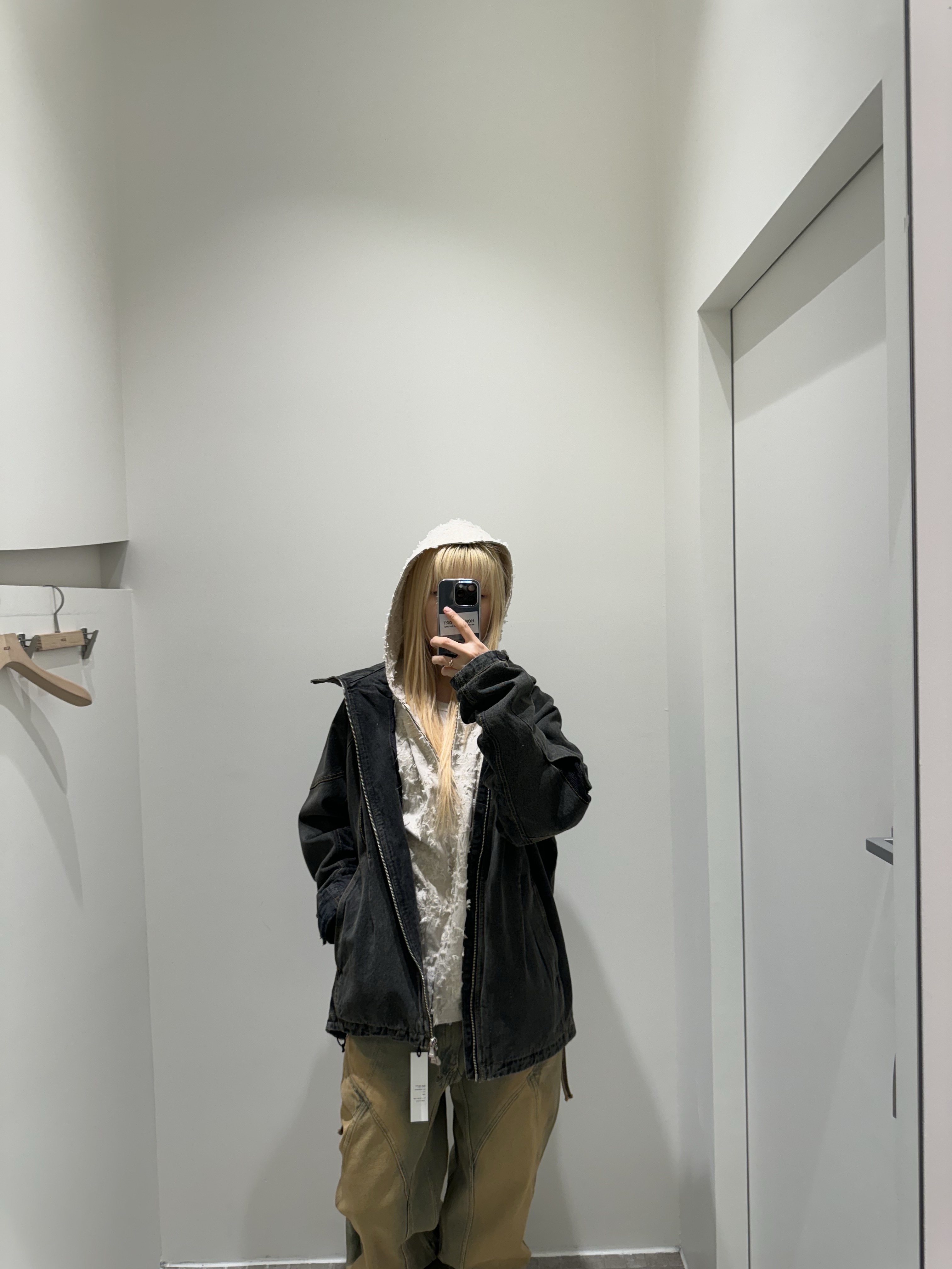 Hono Report Hooded Zip-Up White Sand 착용 스타일 - 4