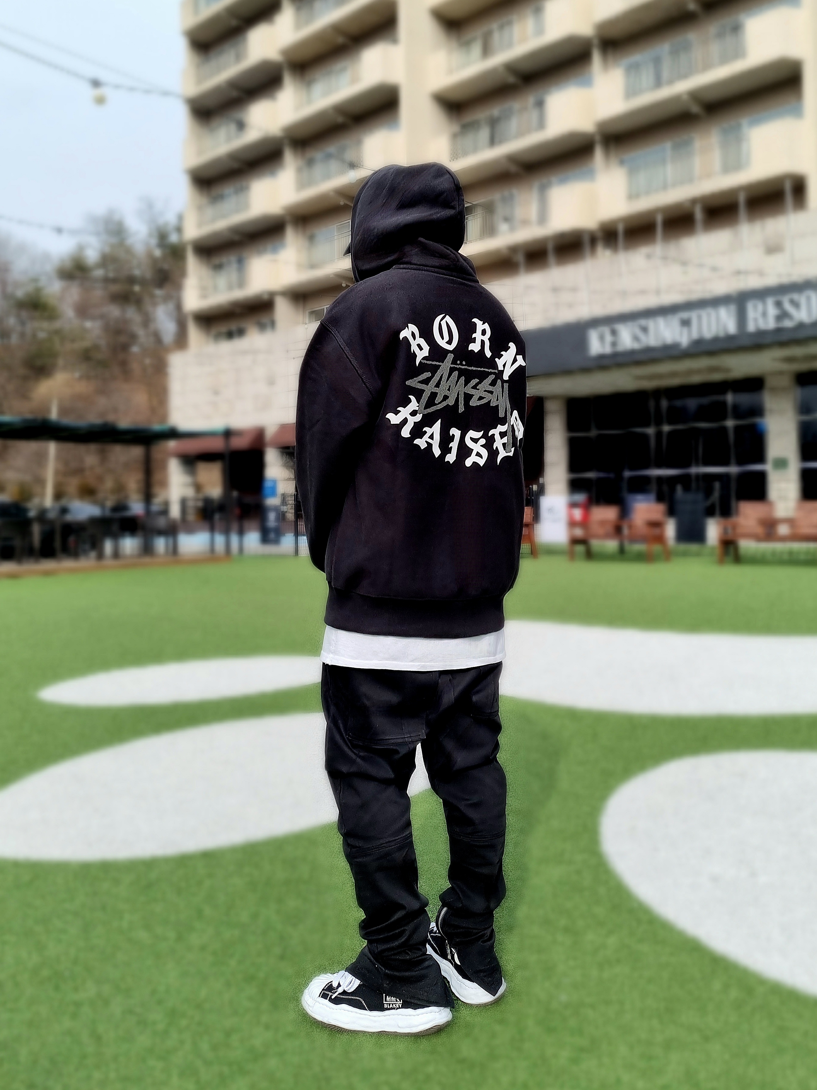 Stussy x Born X Raised Logo Zip Hoodie Black, Maison Mihara Yasuhiro Blakey OG Sole Canvas Low-top Sneakers Black White 착용 스타일