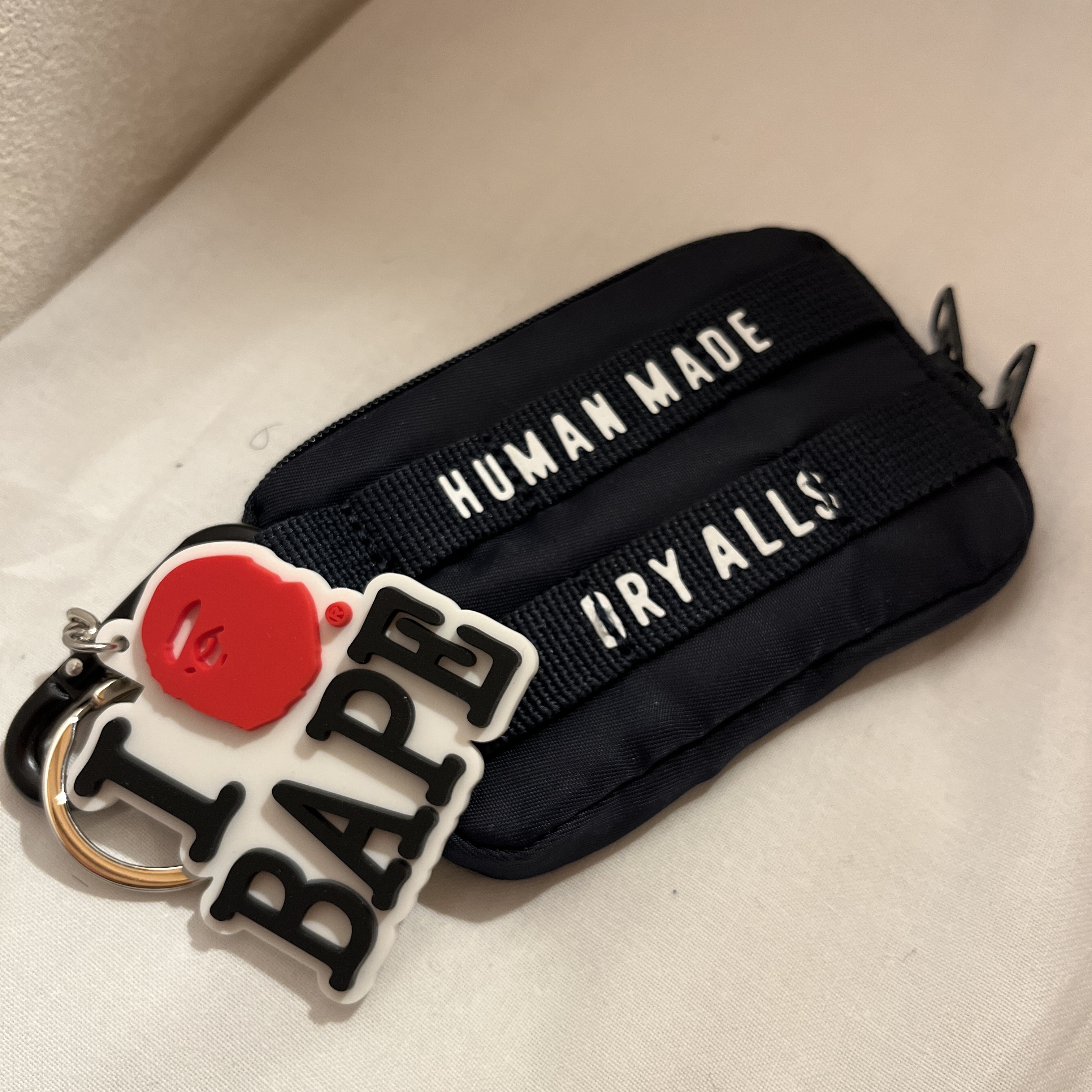 Human Made Military Card Case Navy, BAPE I Love BAPE Keychain White 착용 스타일