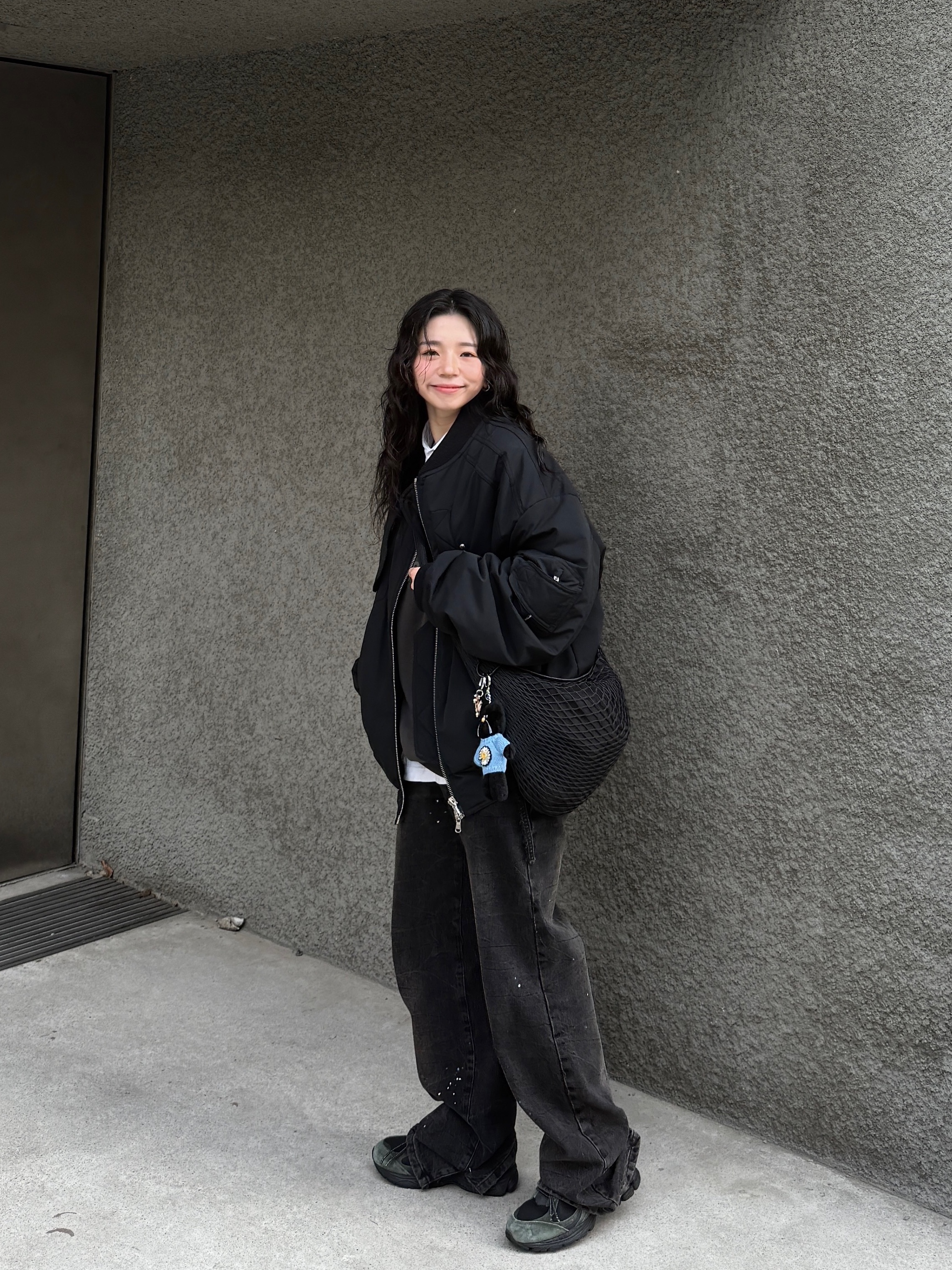 Lemaire Croissant Filt Bag Polyester Net Black, New Balance x JJJJound 2002R Gore-Tex Pine 착용 스타일 - 2