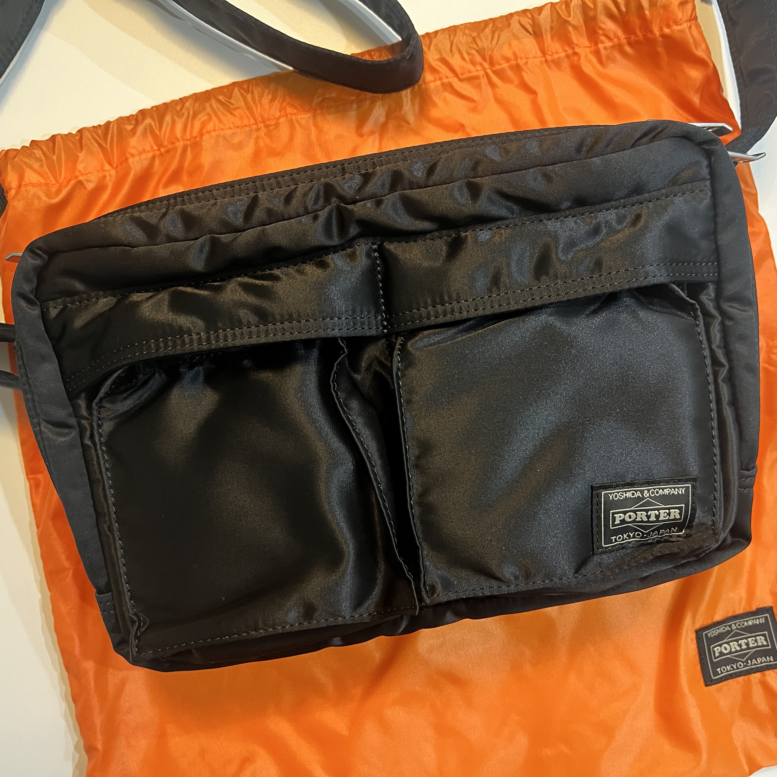 Porter All New Tanker Sling Bag Zip Black 착용 스타일