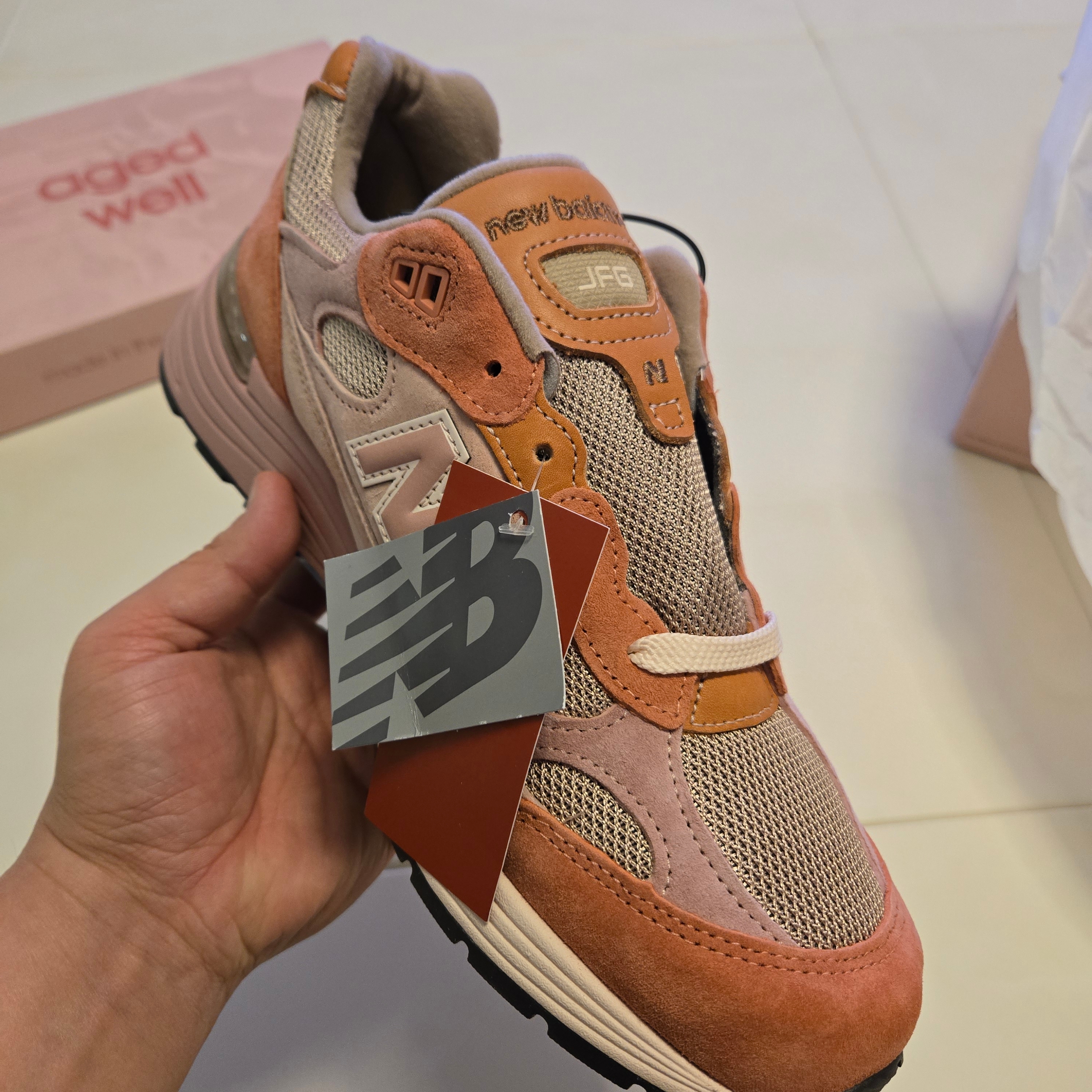 New Balance x Joe Freshgoods 992 Made in USA Aged Well 착용 스타일 - 4