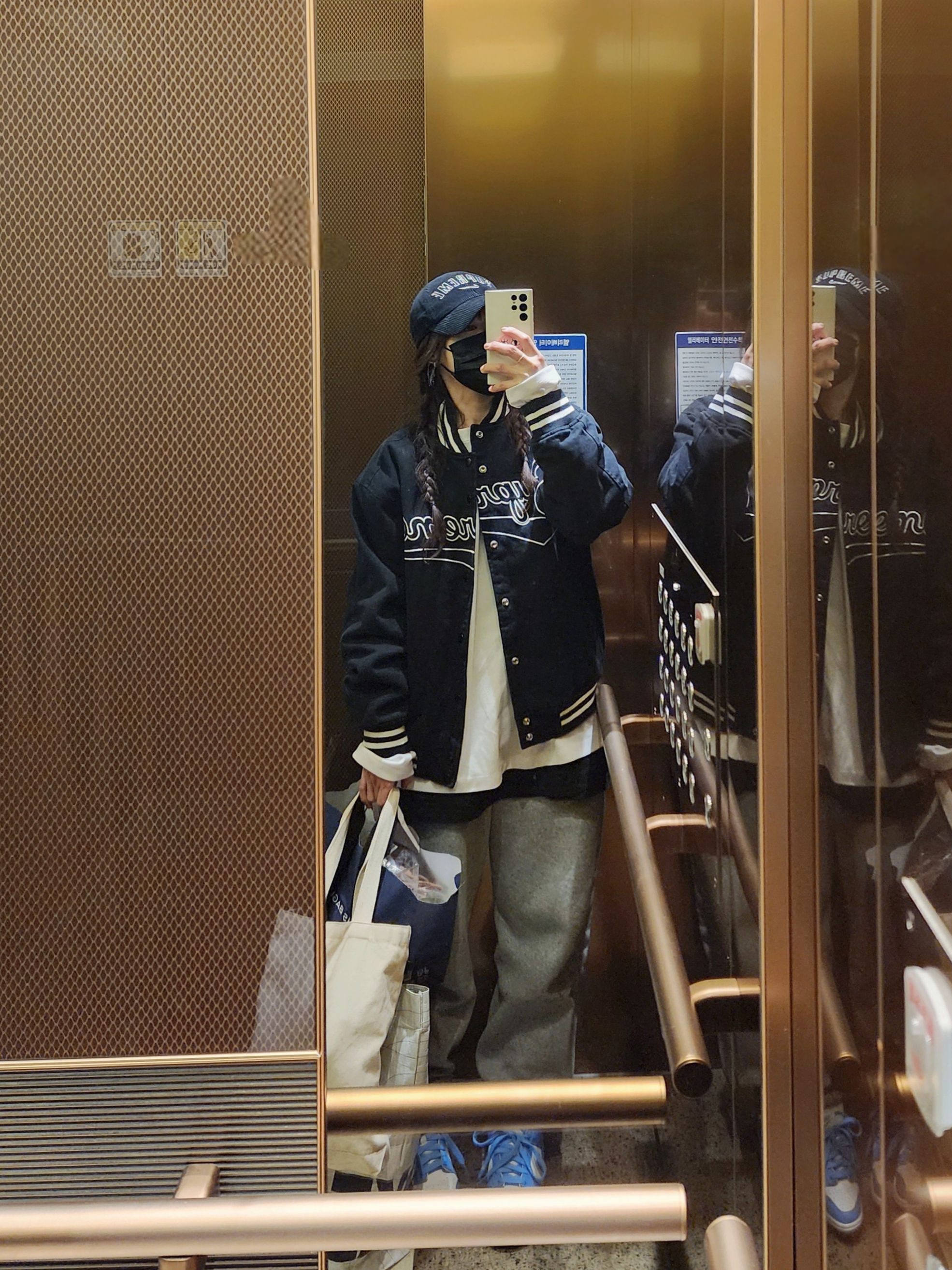 Supreme Mitchell & Ness Doughboy Twill Varsity Jacket Black - 22FW, Supreme x Nike Arc Corduroy 6-Panel Black - 22SS 착용 스타일