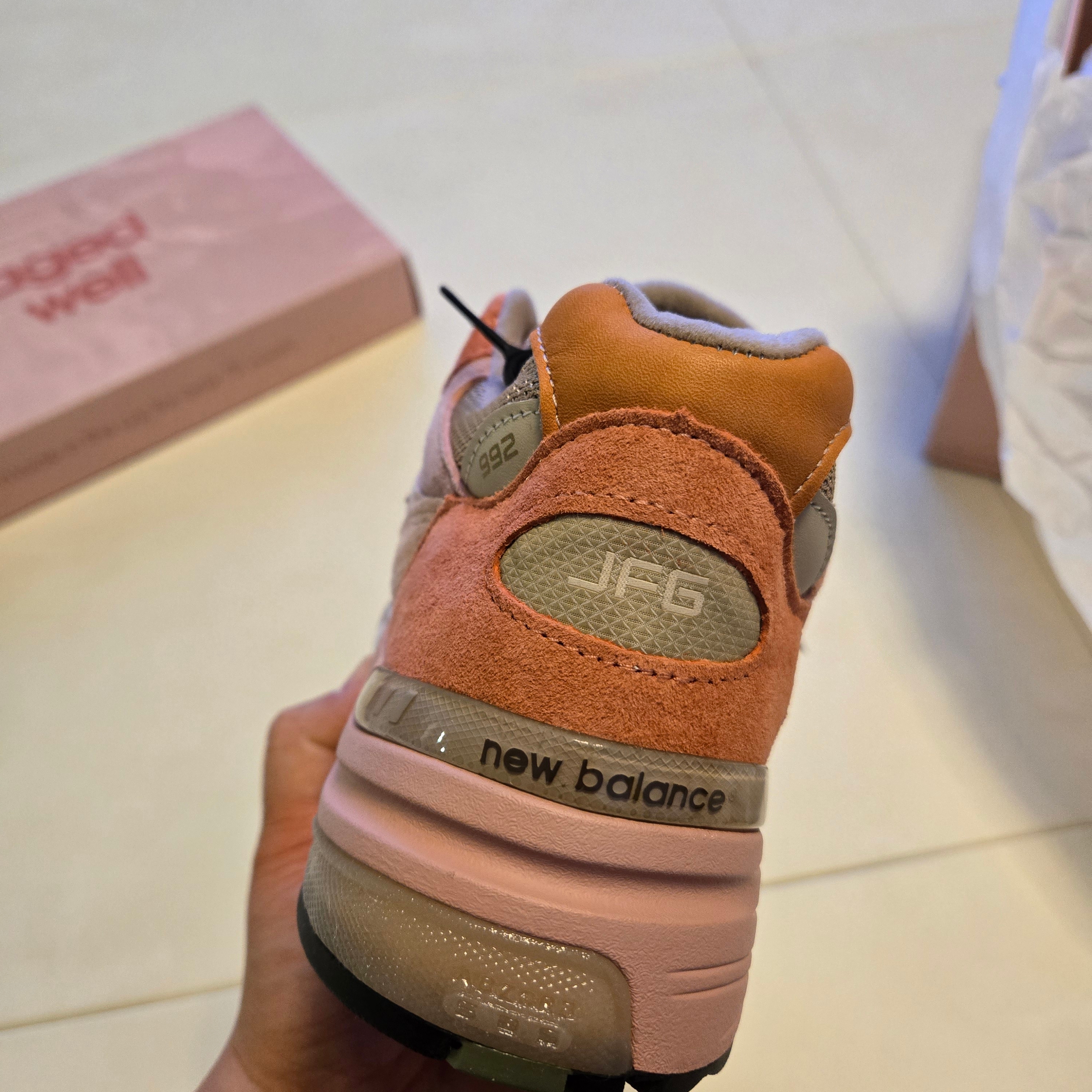 New Balance x Joe Freshgoods 992 Made in USA Aged Well 착용 스타일 - 3