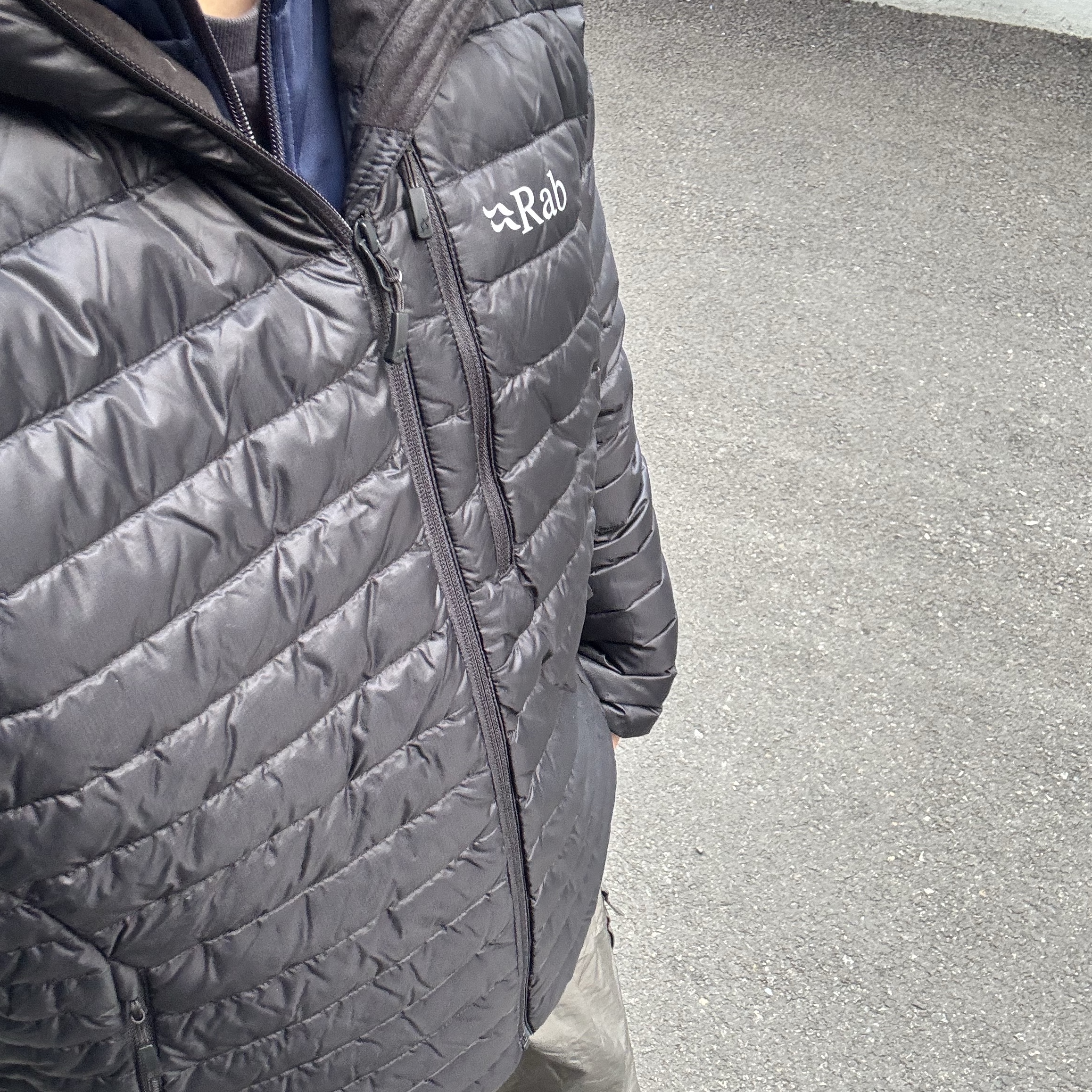 Rab Microlight Alpine Jacket Black 착용 스타일