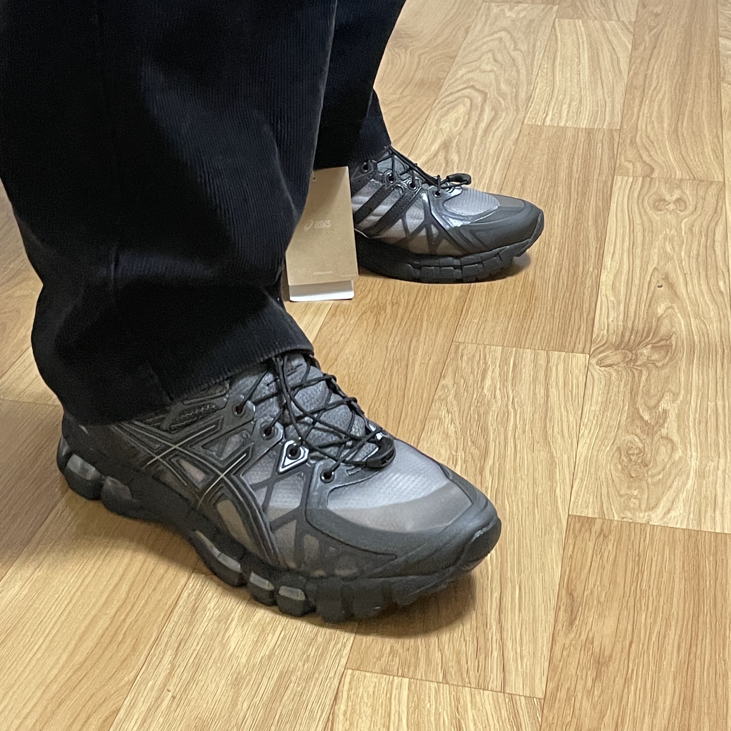 Asics x Unaffected Gel-Kayano 20 Obsidian Grey Black 착용 스타일