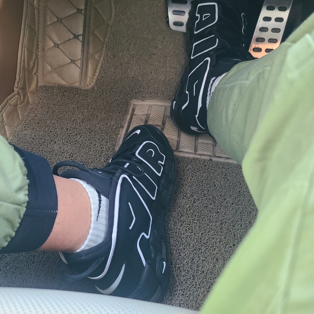 Nike Air More Uptempo Black White 2020 착용 스타일