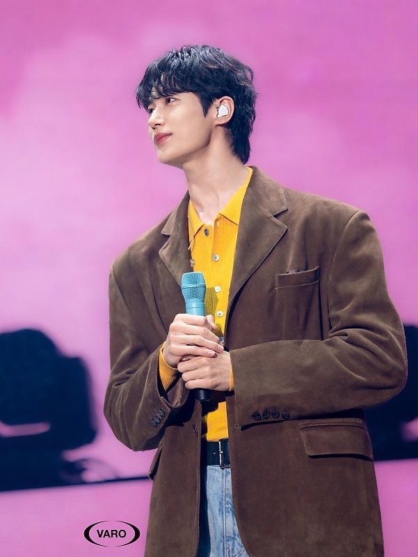 STU Goat Suede Blazer Brown 착용 스타일 - 3