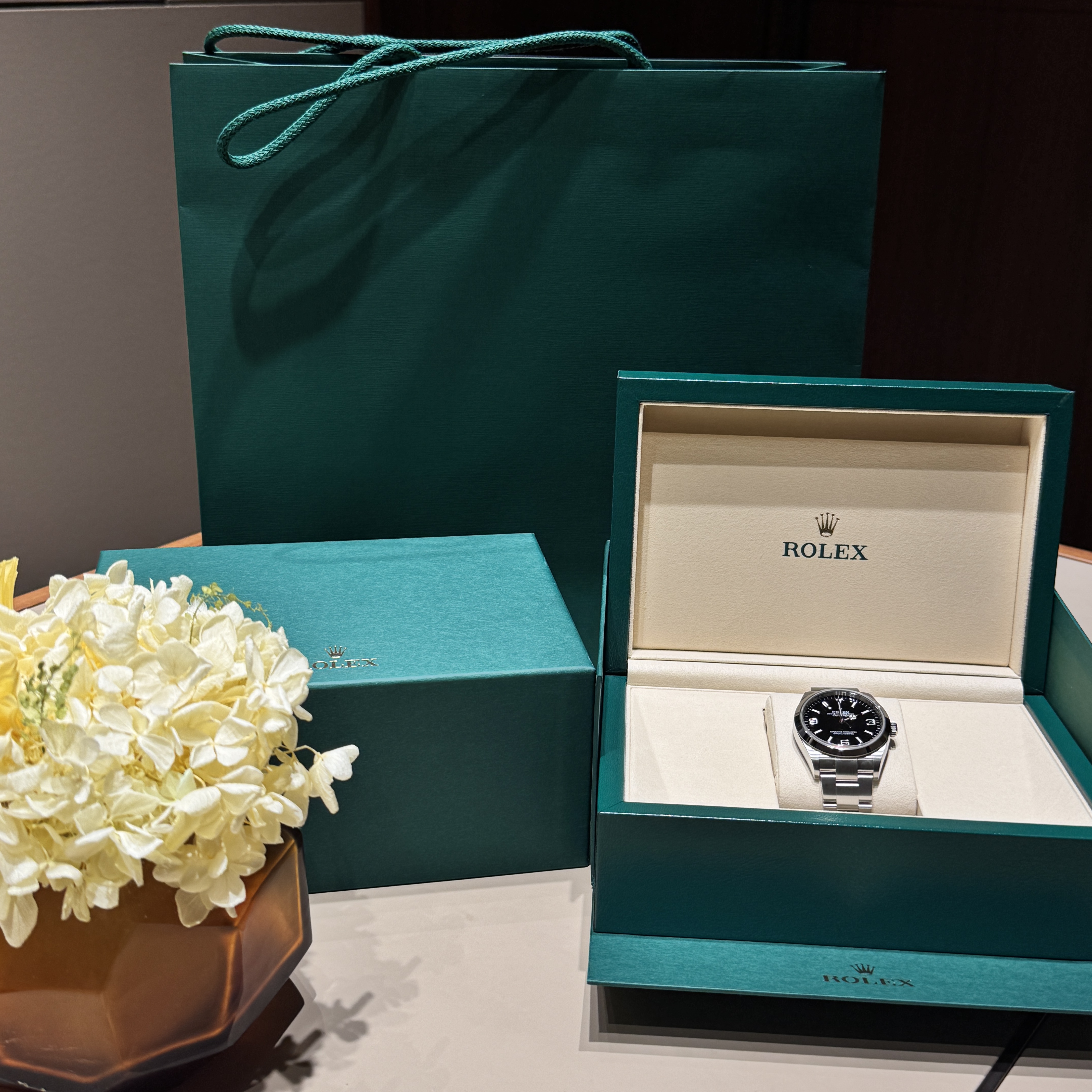 Rolex Explorer 36mm 124270 Black Oyster 착용 스타일 - 4