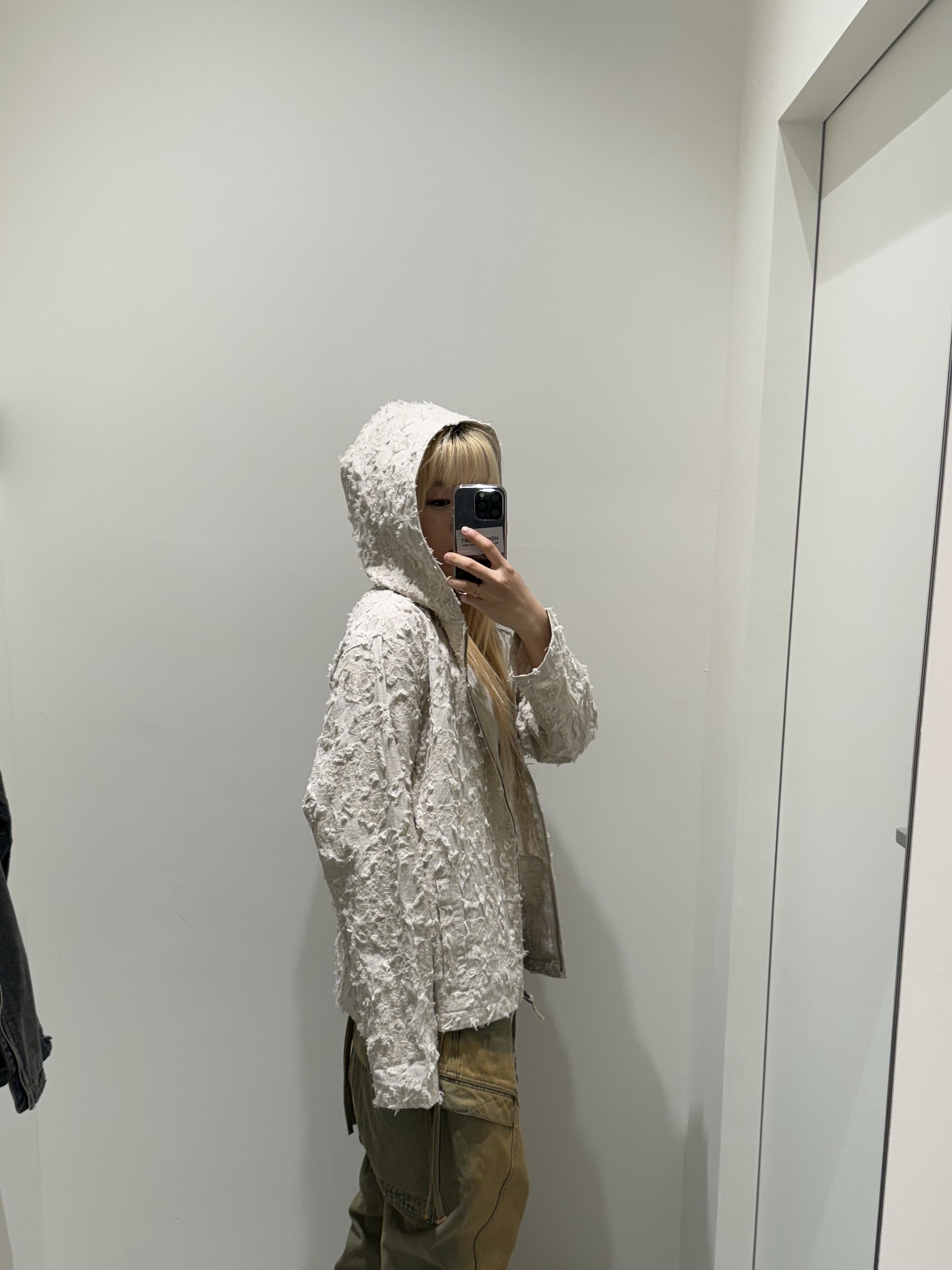 Hono Report Hooded Zip-Up White Sand 착용 스타일 - 3