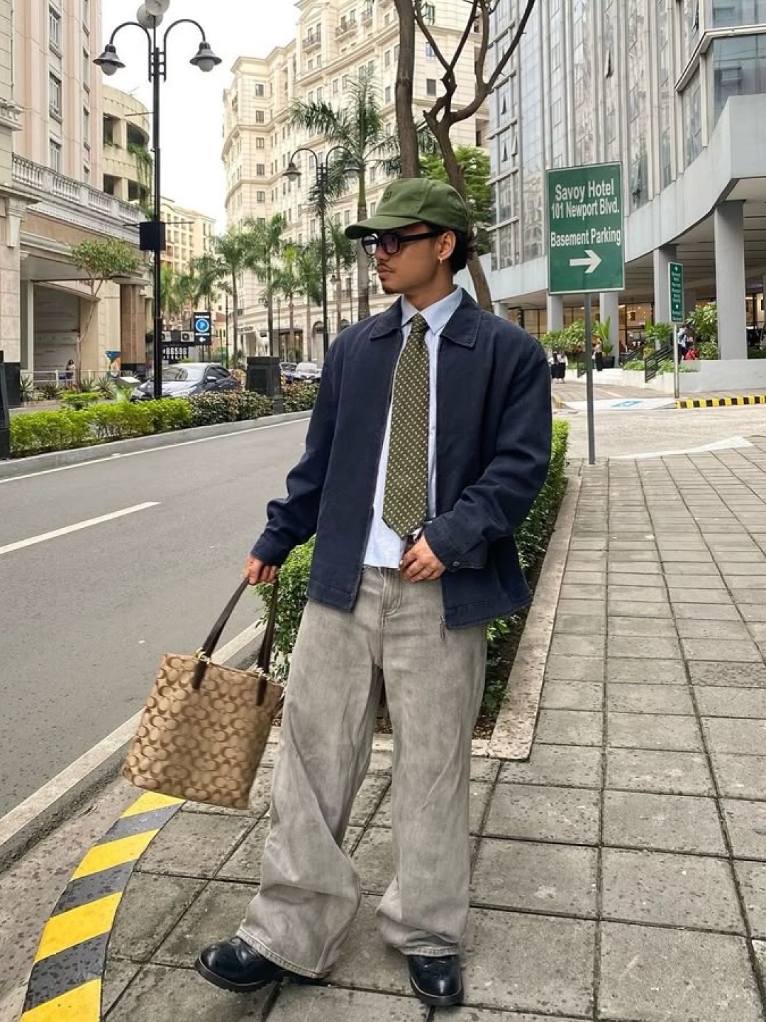 Vanone Atelier O3748 Two Button Overfit Blazer Light Beige, Louis Vuitton Tie Brown 착용 스타일 - 3