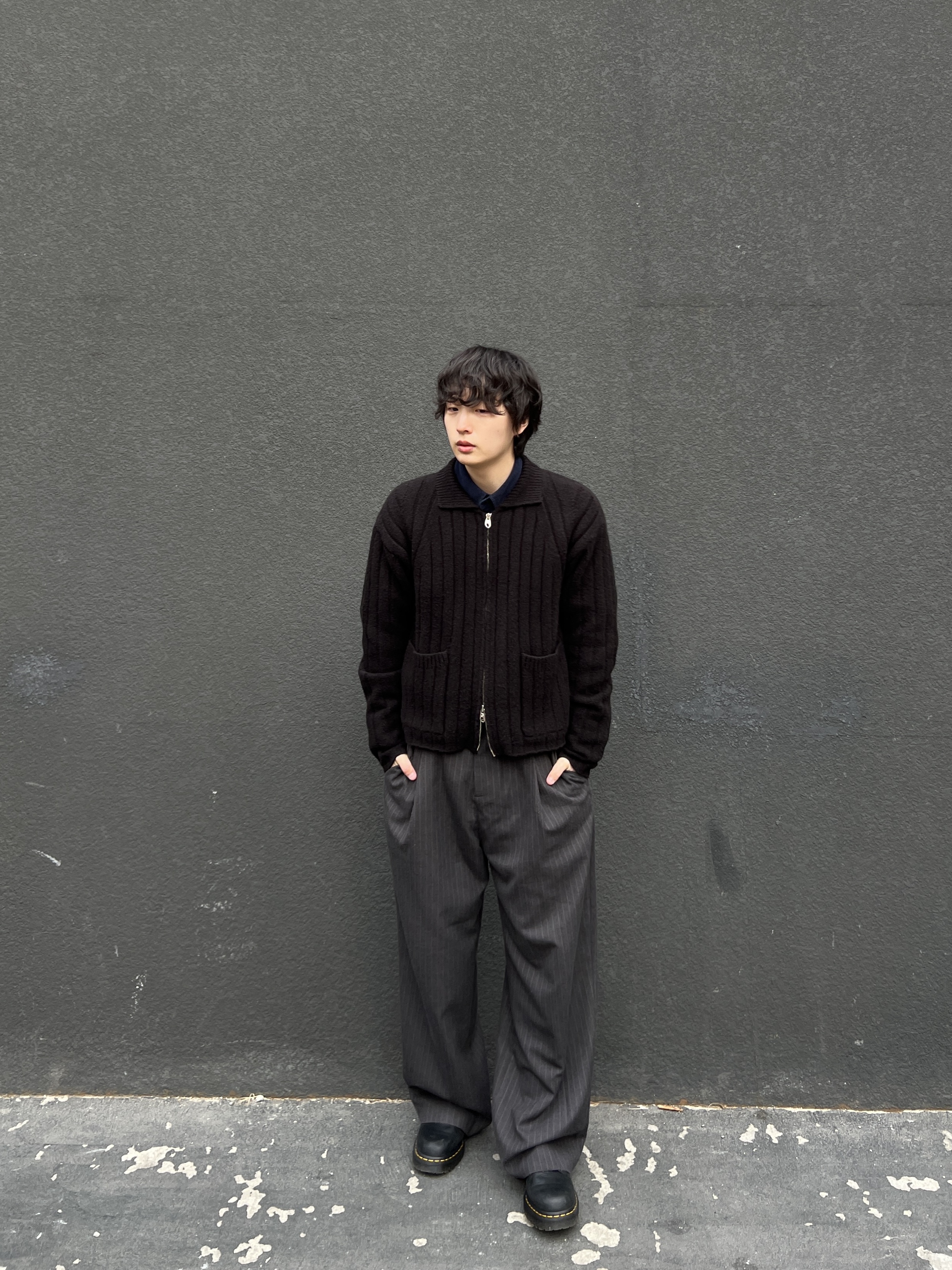 Dr. Martens x Thisisneverthat 1461 Waxed Full Grain Black, DIVEIN HBT Stripe Trousers Charcoal 착용 스타일 - 2
