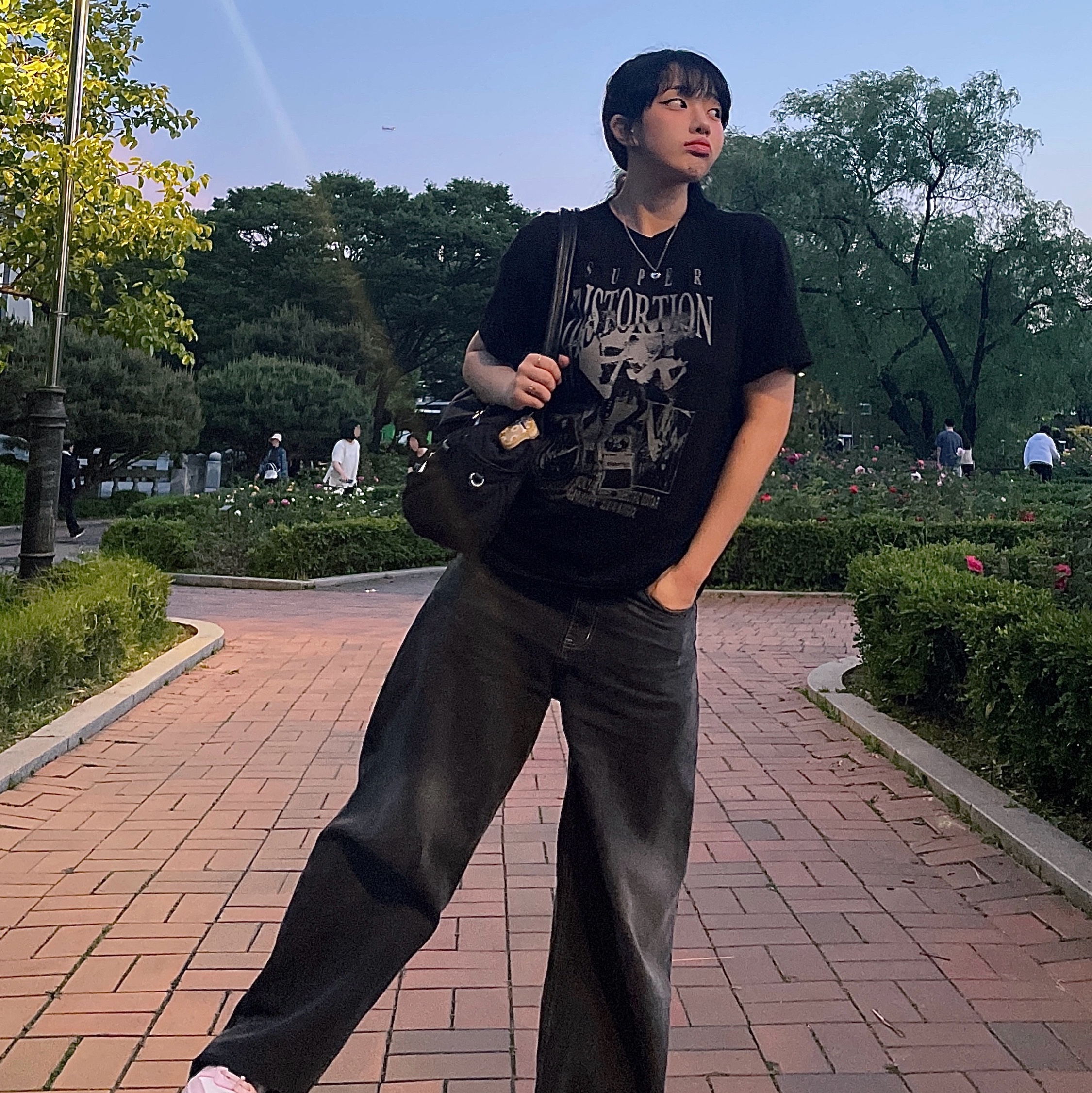 DEFYCLUBROBBERS Distortion T-shirts 착용 스타일