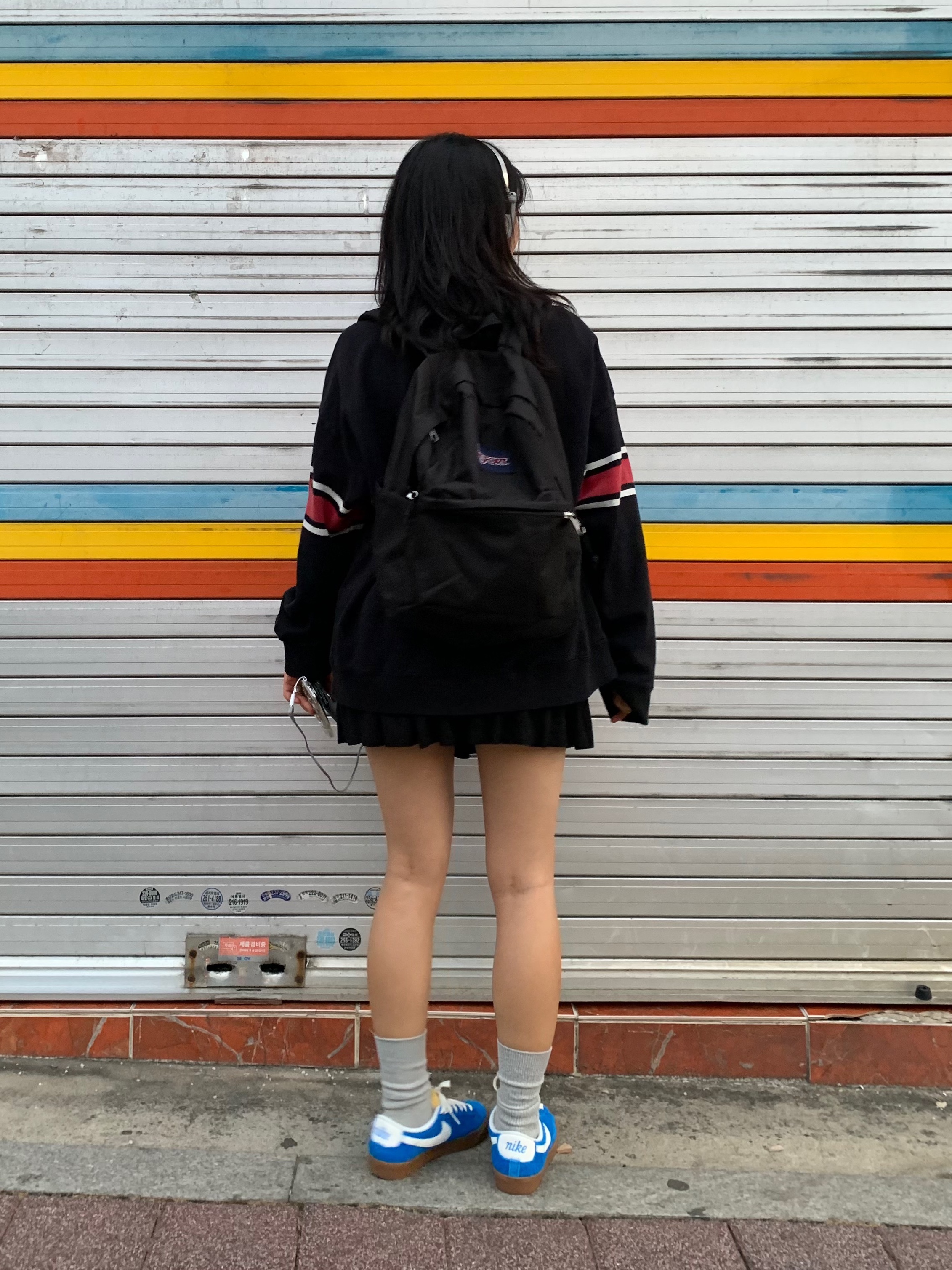 Supreme x Koss Portapro Headphones Silver - 23FW, (W) Hysteric Glamour Hysteric 76 Oversized Jumper Black 착용 스타일 - 3