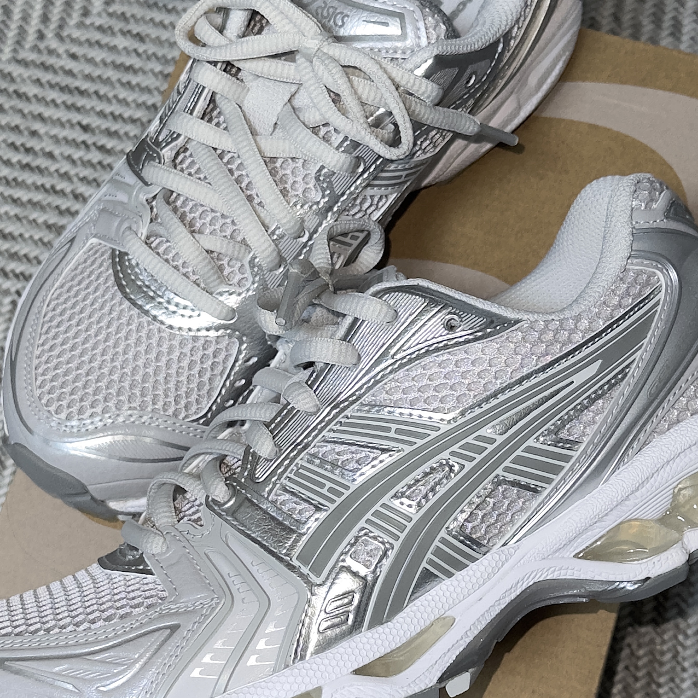 (W) Asics Gel-Kayano 14 Cloud Grey Clay Grey 착용 스타일