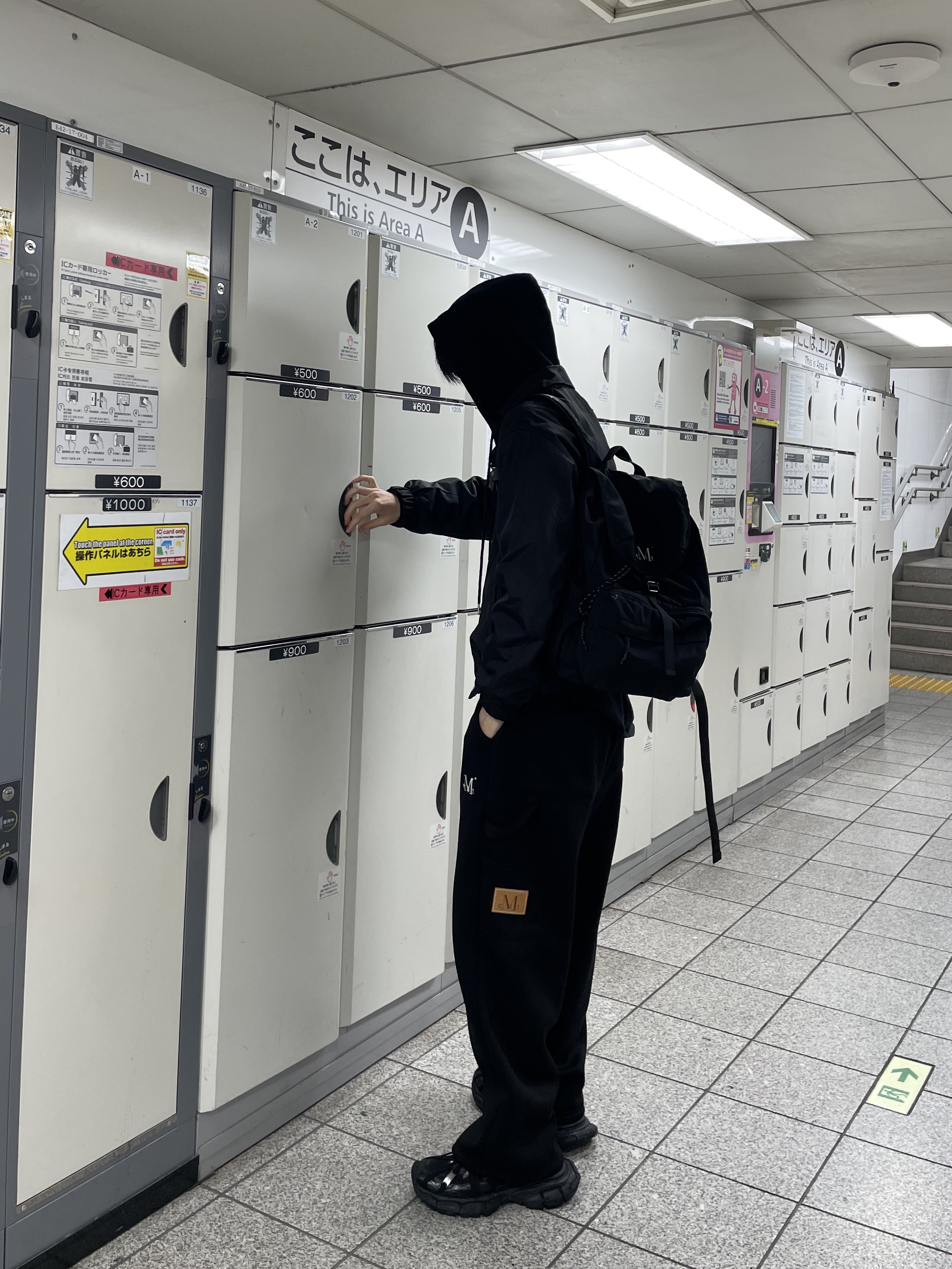 MUCENT Signature Main Symbol Coach Jacket Black (White Logo), MUCNET Hammer Side Poket Carpenter Sweat Pants Black 착용 스타일 - 3