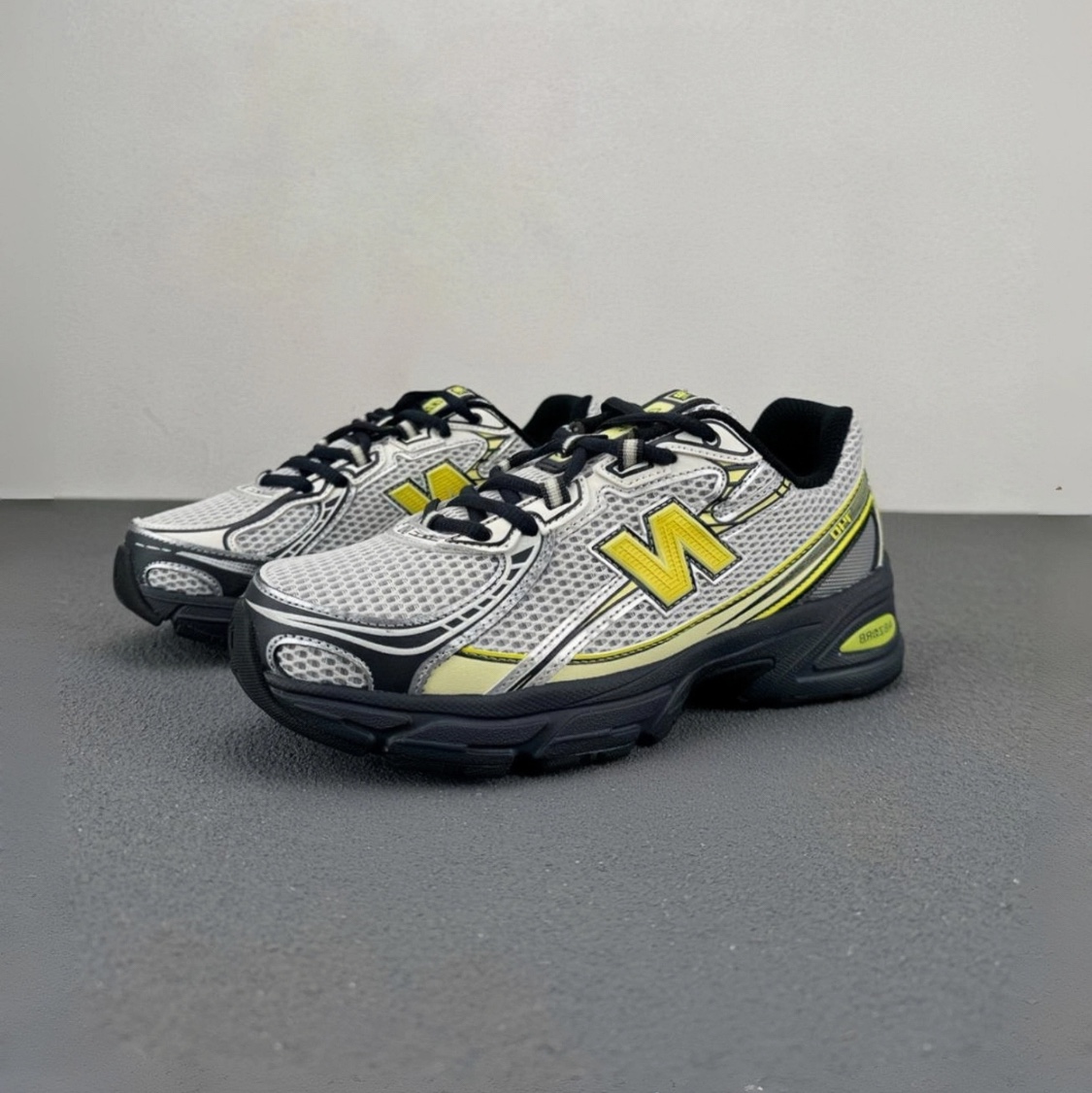 New Balance 740v2 Sea Salt Phantom 착용 스타일