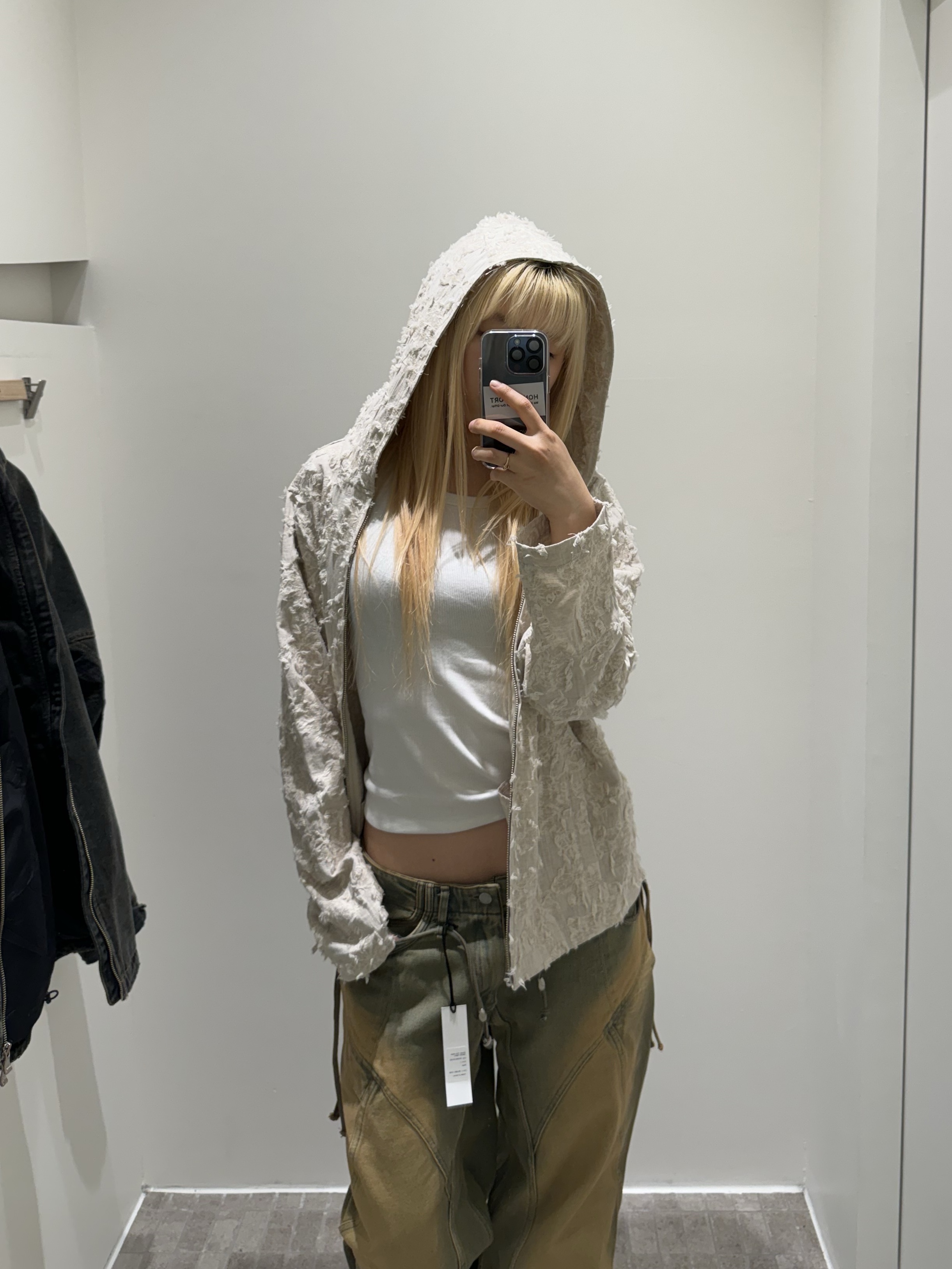 Hono Report Hooded Zip-Up White Sand 착용 스타일 - 2