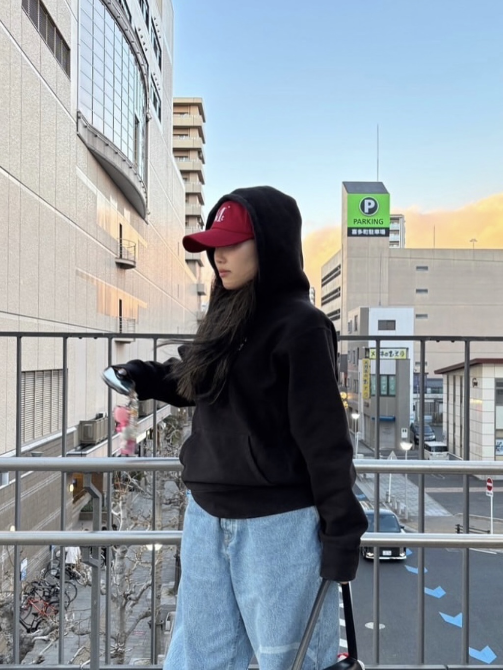 MUCENT Signature Ballcap Burgundy 착용 스타일 - 2