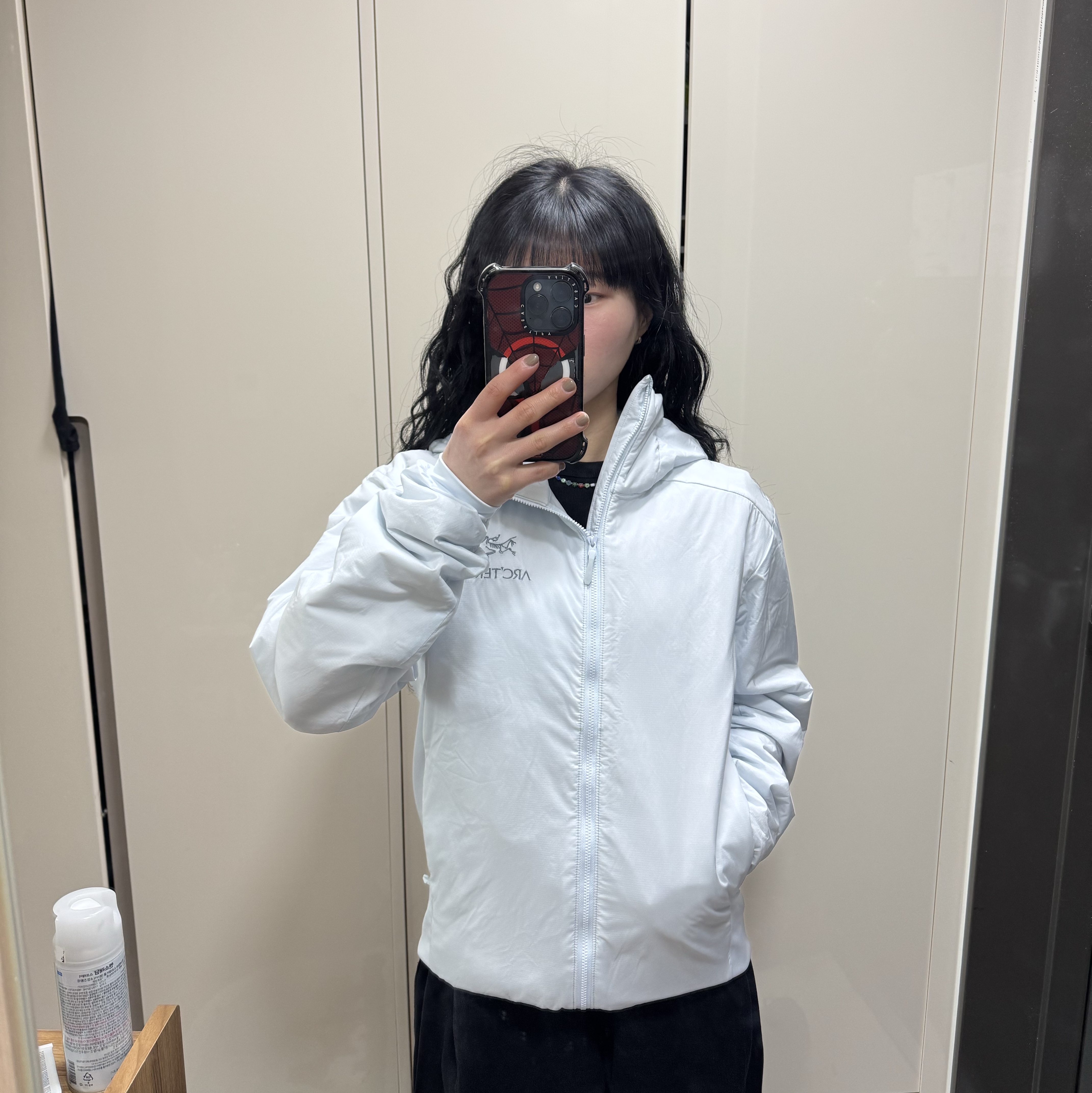 아크테릭스 아톰 후디 데이브레이크, (키즈) 베이프 베이비 마일로 보아 숄더백 브라운 착용 스타일 - 2