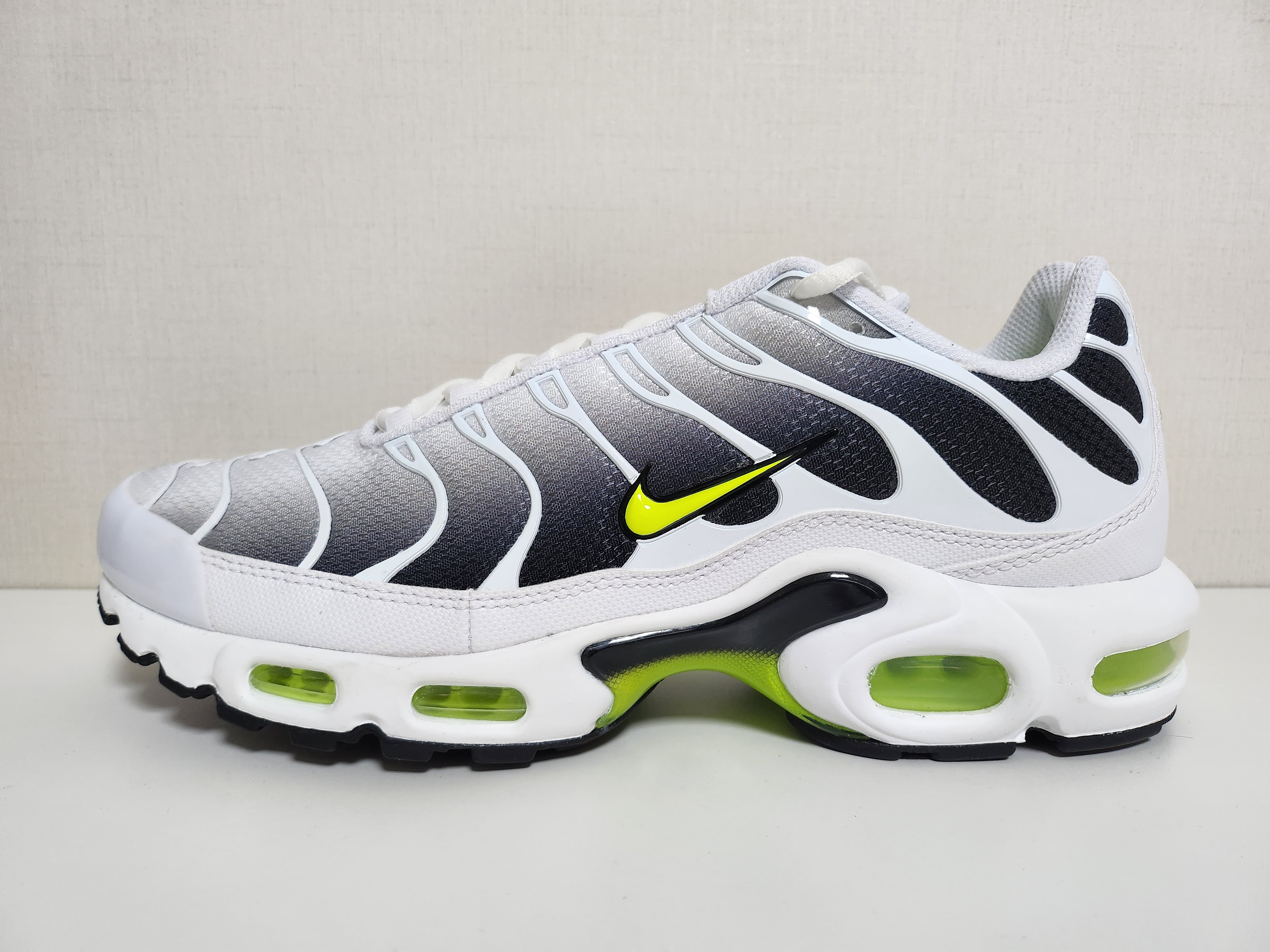 Nike Air Max Plus White Black 착용 스타일