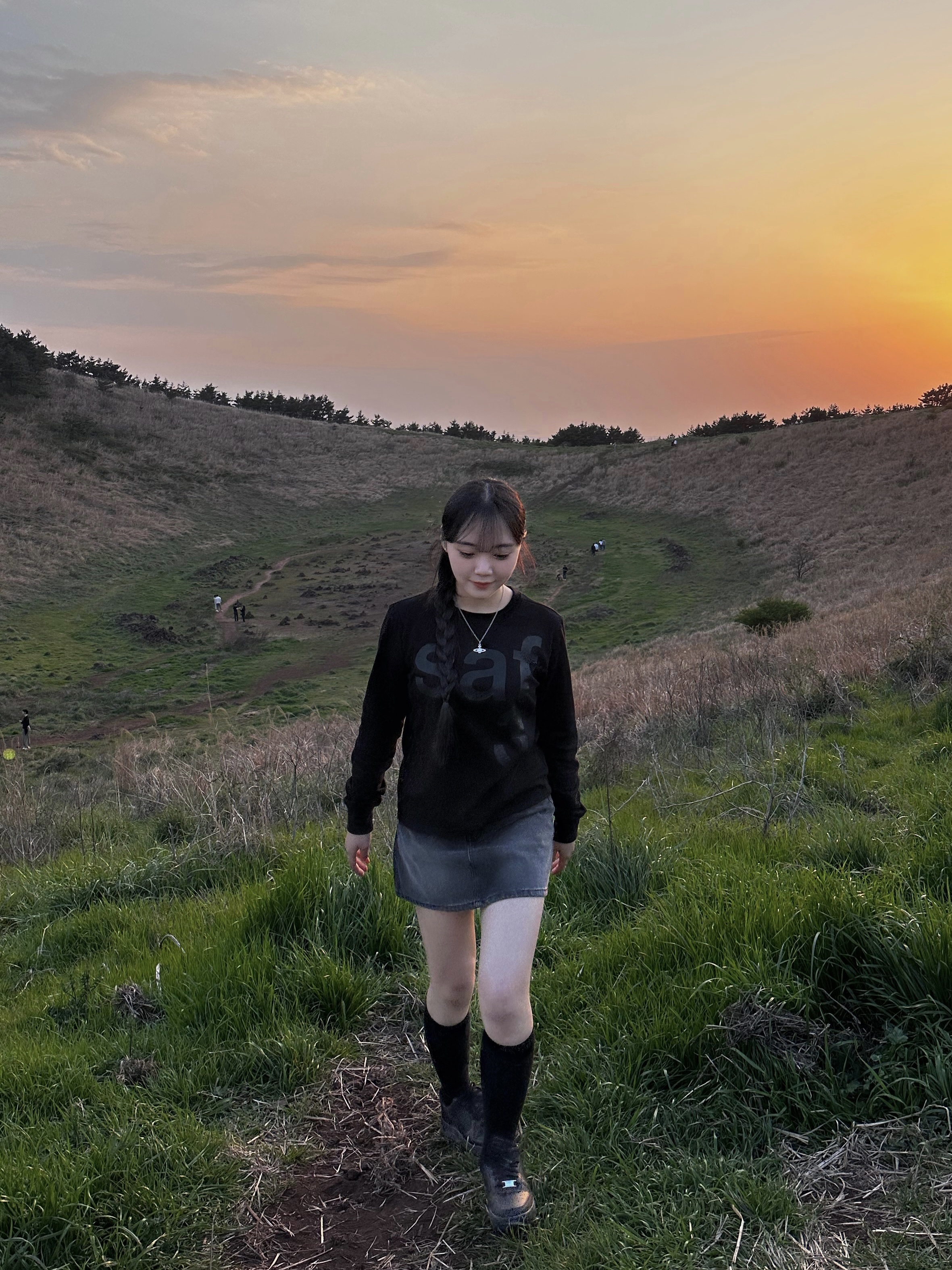 [예약 배송][KREAM 단독] Safarispot Women 1/2 Basic Safari LS T-Shirt Black, (W) Nike Air Force 1 '07 Low Triple Black 착용 스타일 - 1