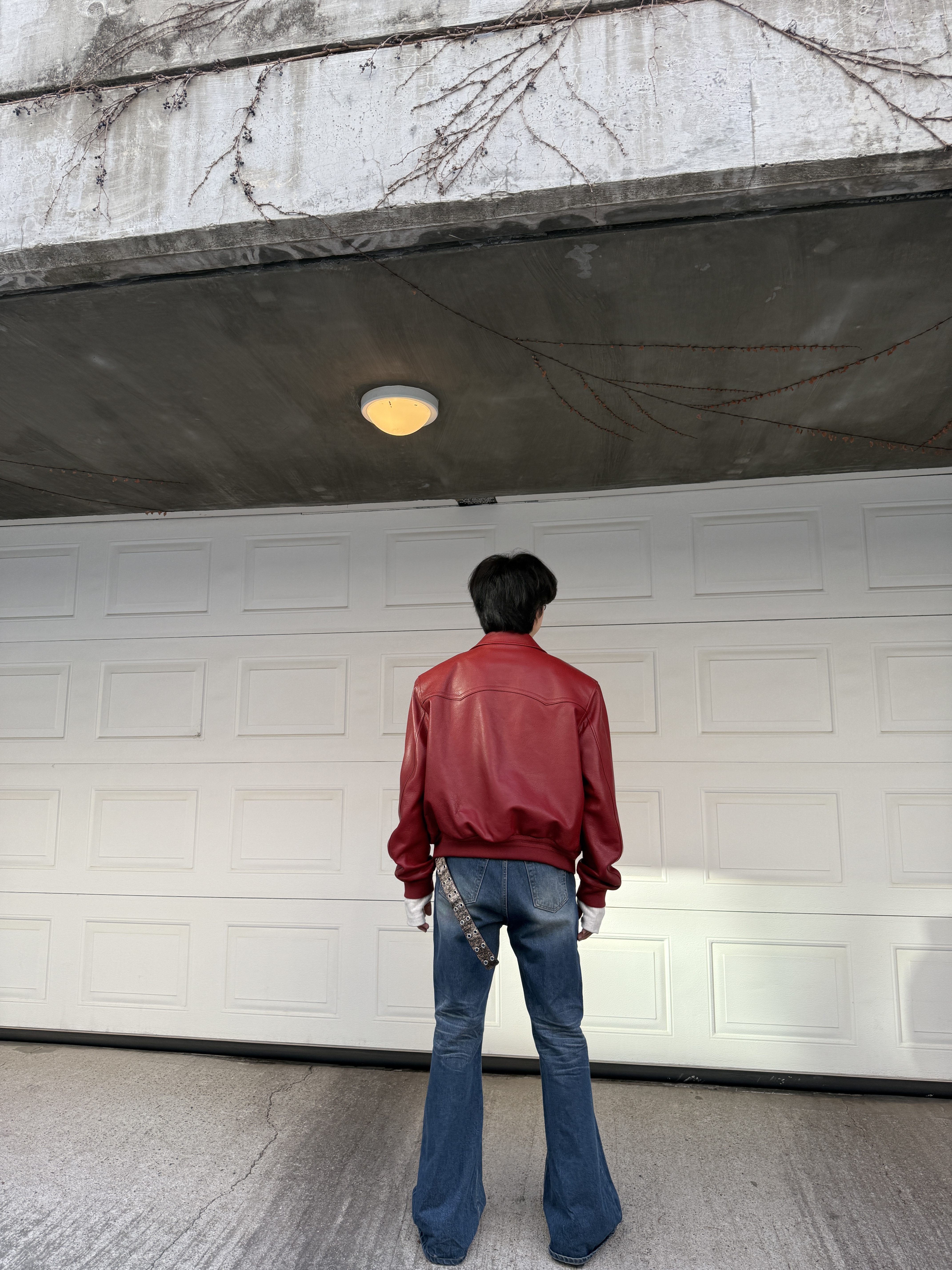 Nonnod Finger Hole Henry Neck T-Shirt Oatmeal, Kamien x MJD Double Hole Belt Black Shearling Calfskin 착용 스타일 - 7