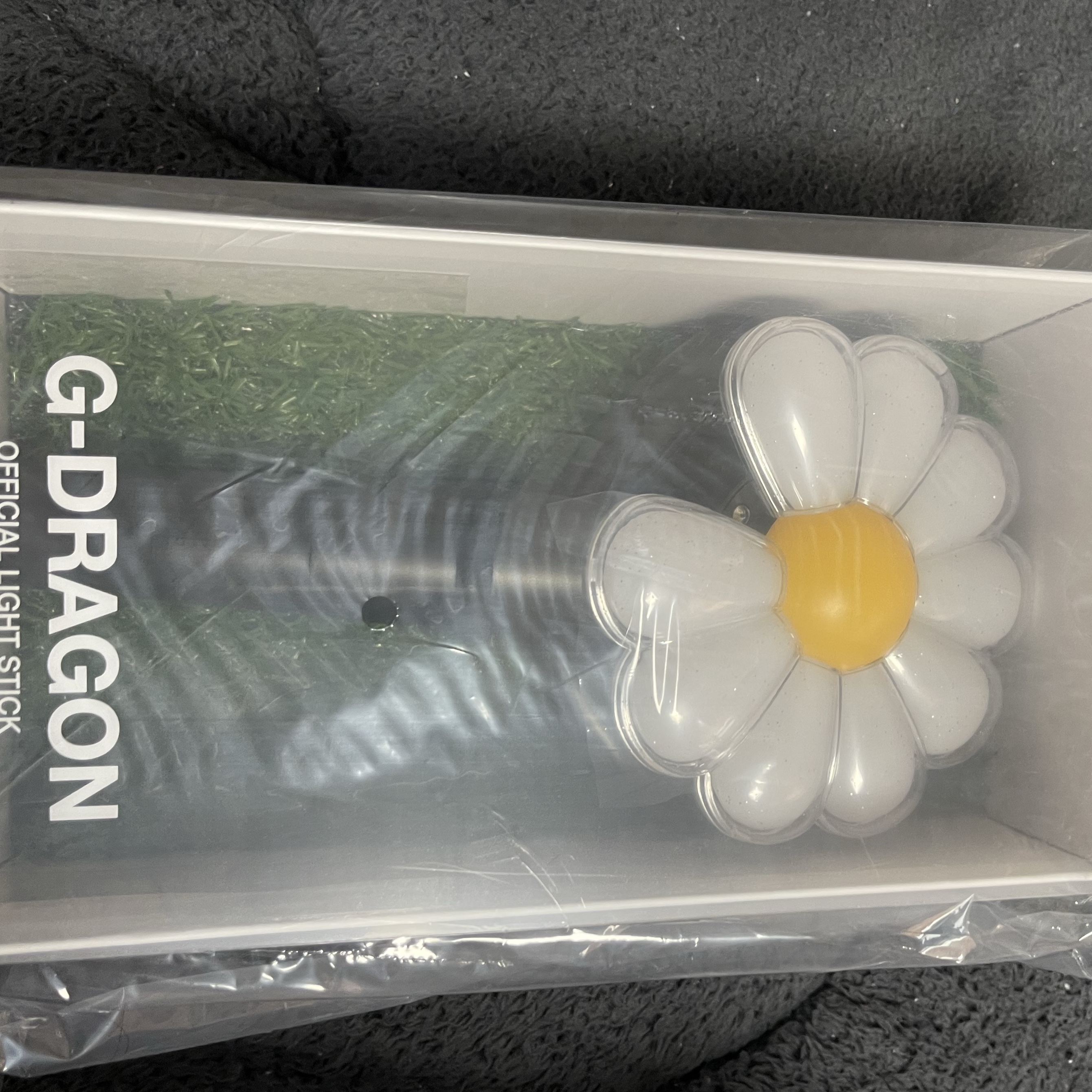 G-DRAGON Ubermensch Official Light Stick 착용 스타일