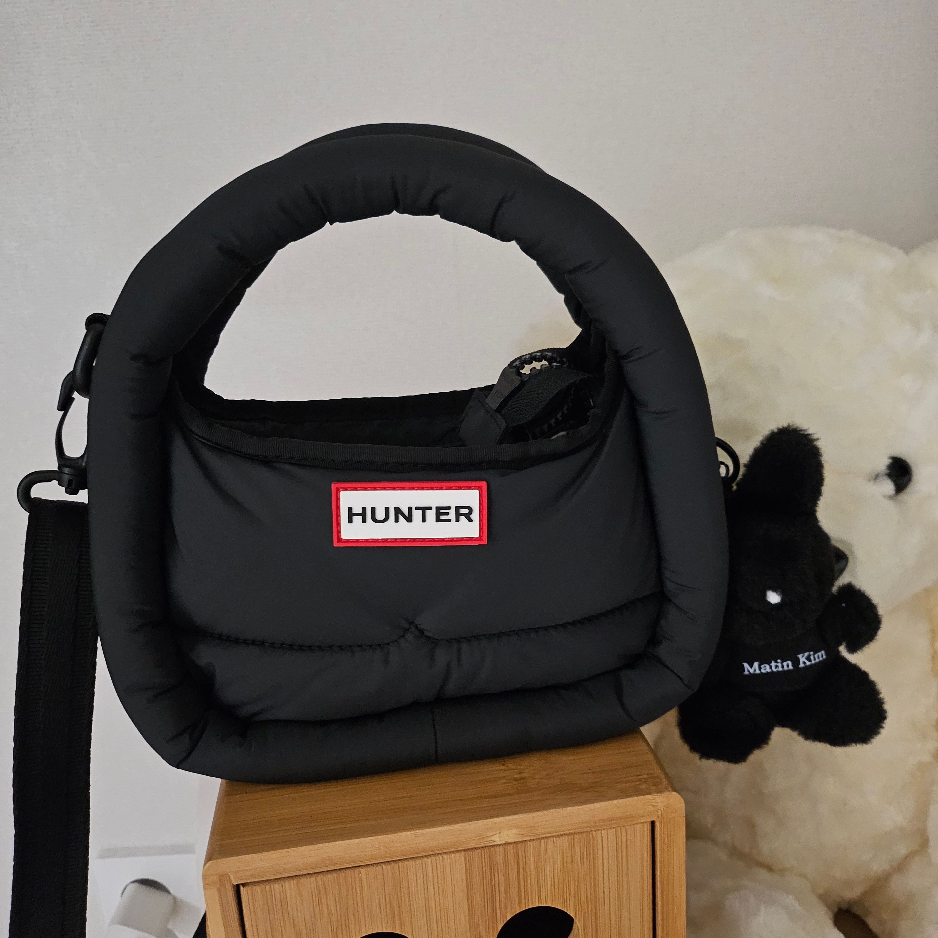 Hunter Nylon Mini Topclip Tote Black 착용 스타일