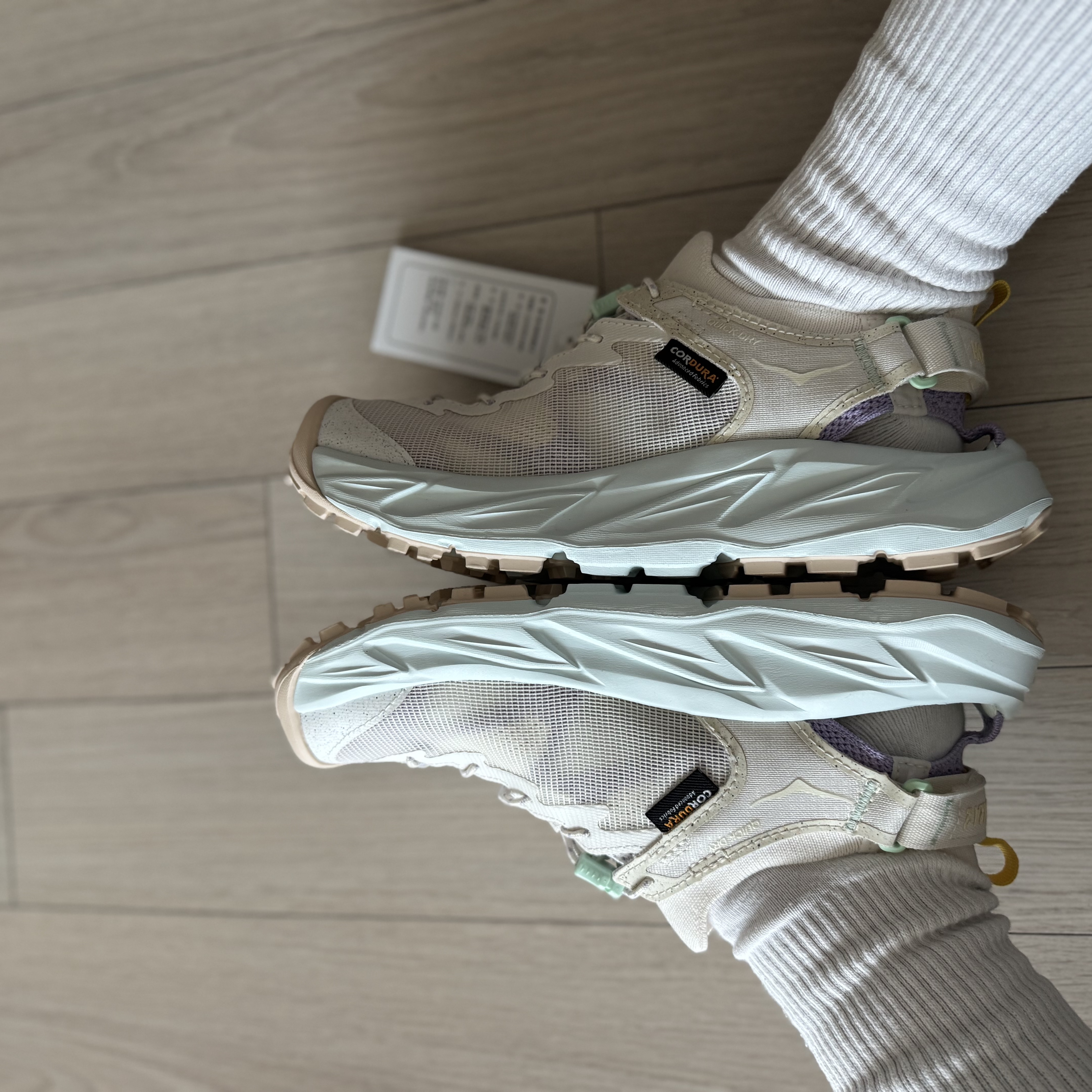 Hoka Women Hopara 2 Alabaster Snow Melt - 25SS 착용 스타일 - 3