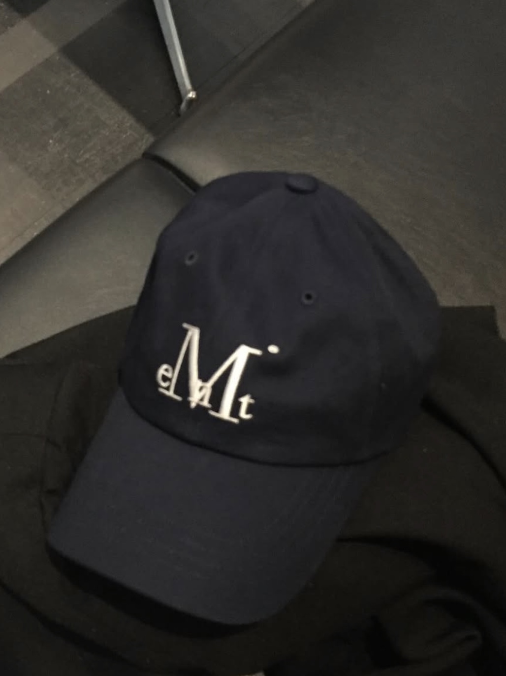 MUCENT Signature Ballcap Navy 착용 스타일 - 3