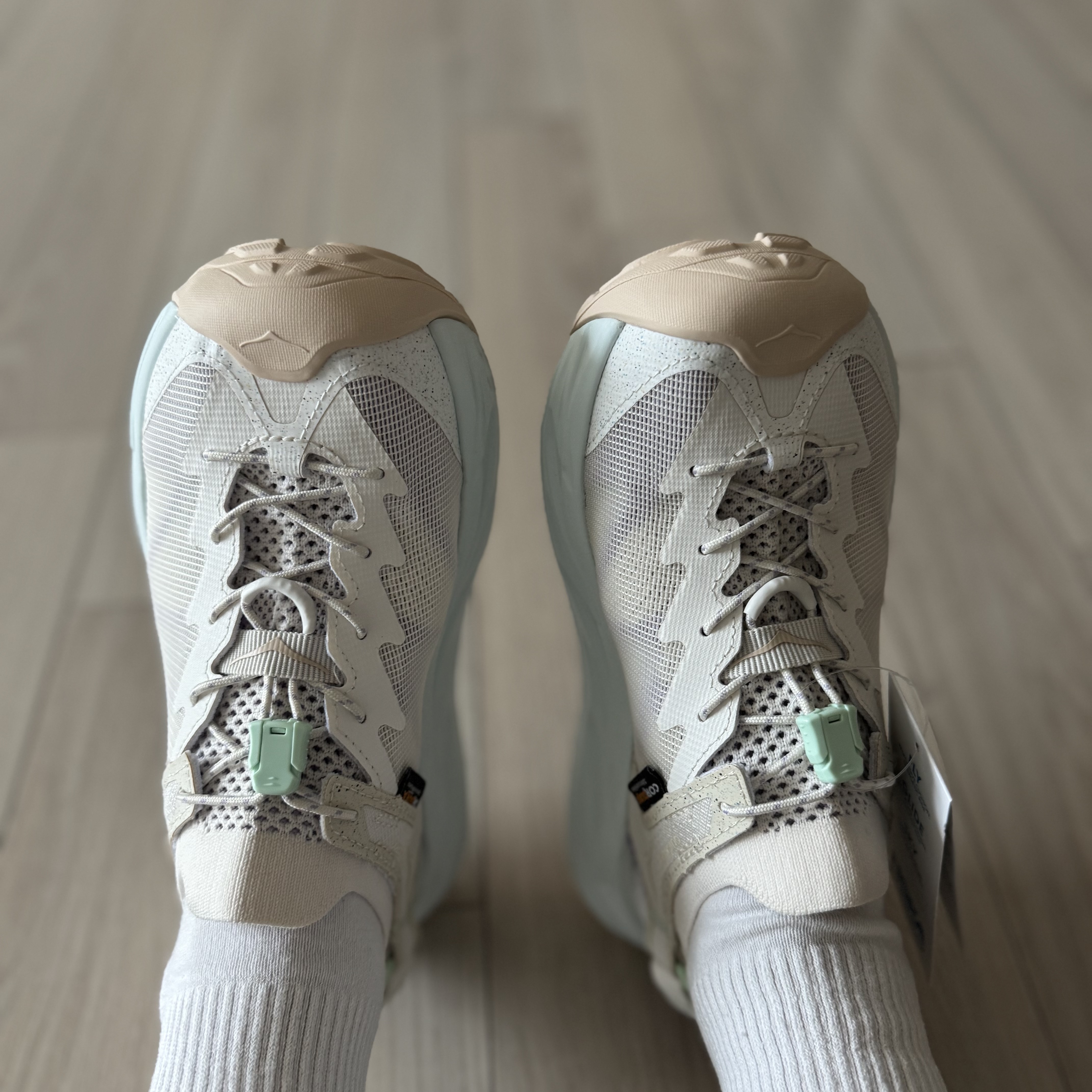 Hoka Women Hopara 2 Alabaster Snow Melt - 25SS 착용 스타일 - 1