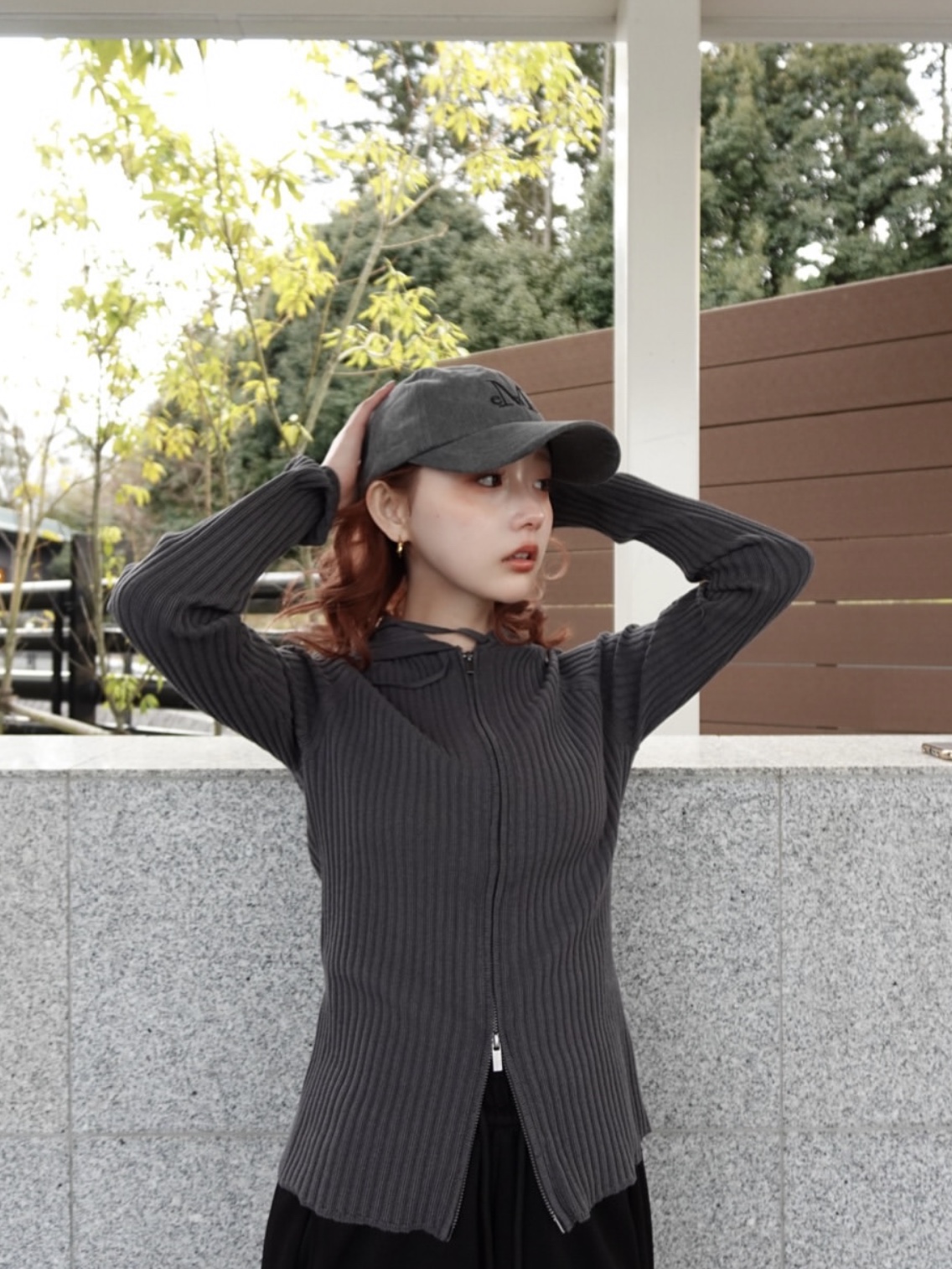 MUCENT Signature Ballcap Dyeing Gray Denim 착용 스타일 - 4
