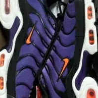 Nike Air Max Plus OG Voltage Purple Total Orange 착용 스타일