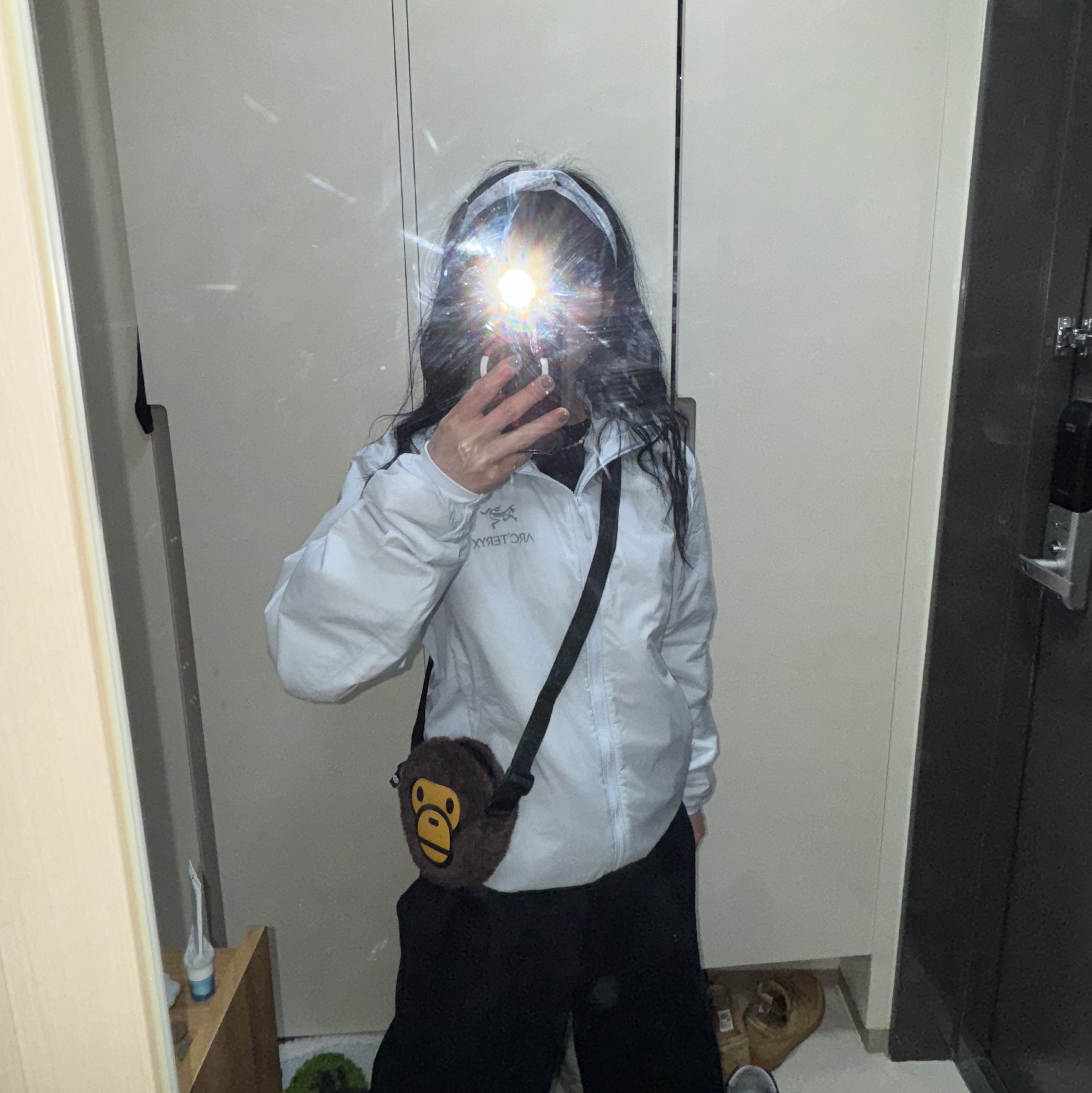 아크테릭스 아톰 후디 데이브레이크, (키즈) 베이프 베이비 마일로 보아 숄더백 브라운 착용 스타일 - 1