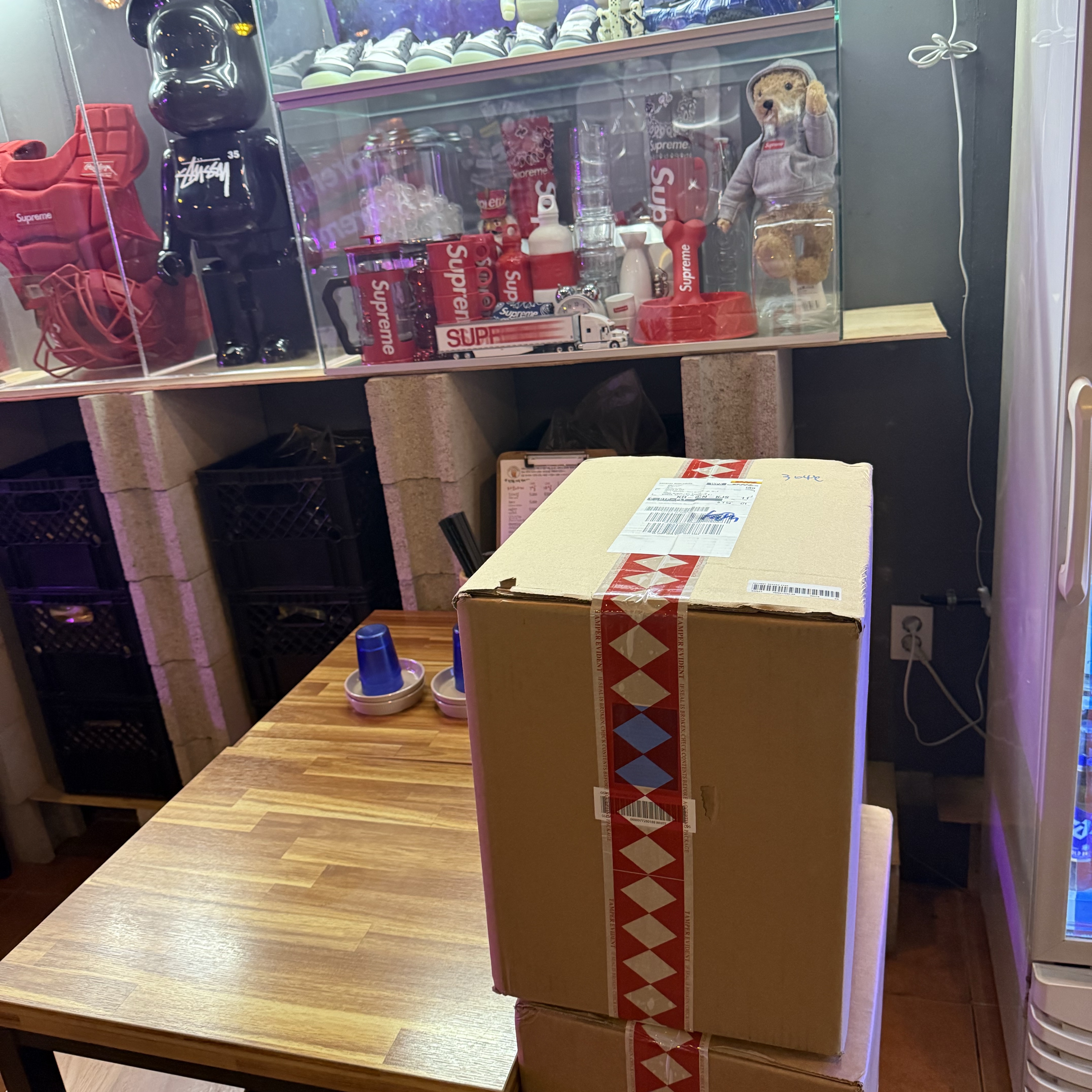 Supreme x Odyssey Record Case White - 25SS 착용 스타일 - 3