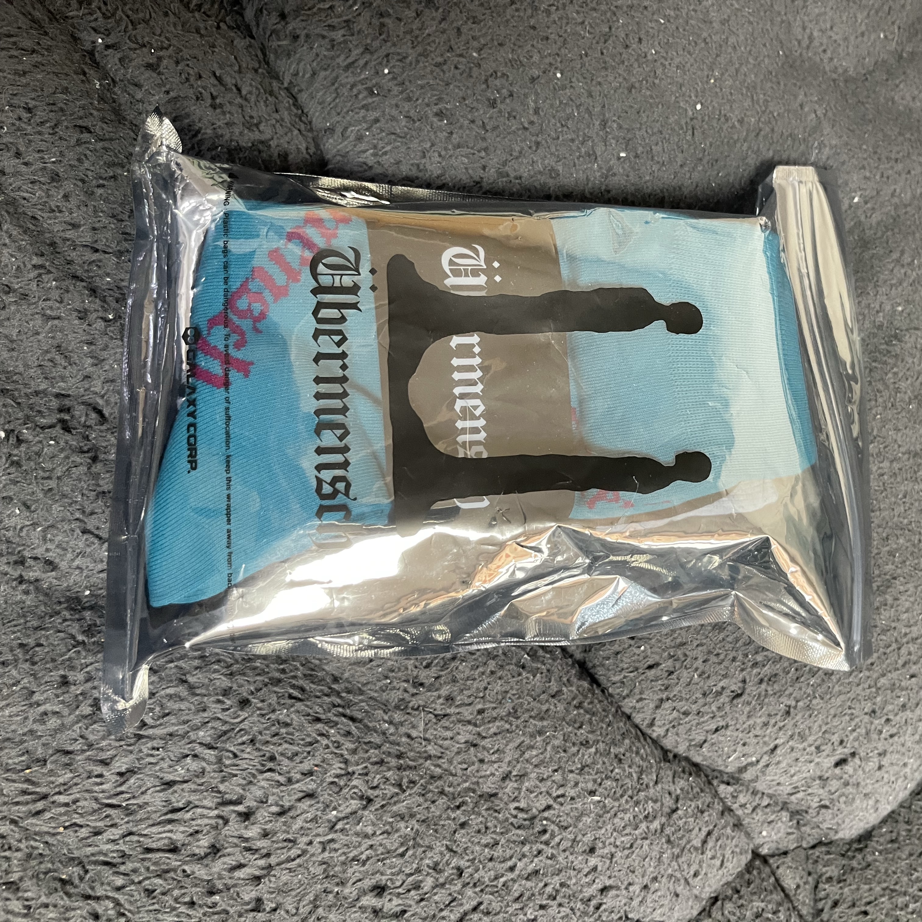 G-DRAGON Ubermensch Socks (Set of 3) 착용 스타일