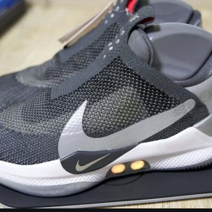 Nike Adapt BB Dark Grey (KR Charger) 착용 스타일 - 2