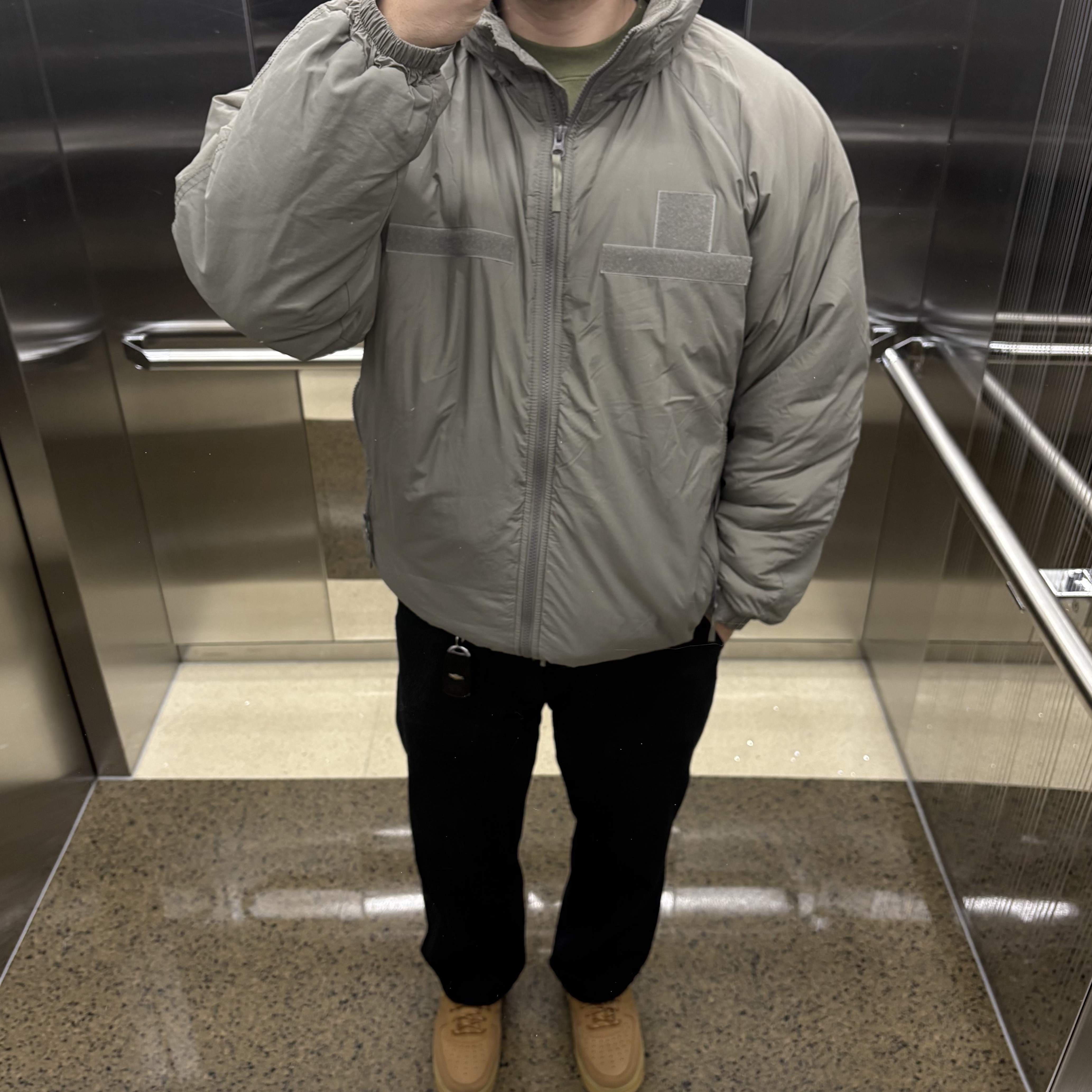 Freak's Store High Loft Level 7 Primaloft Jacket Olive, Nike Air Force 1 '07 WB Flax 착용 스타일