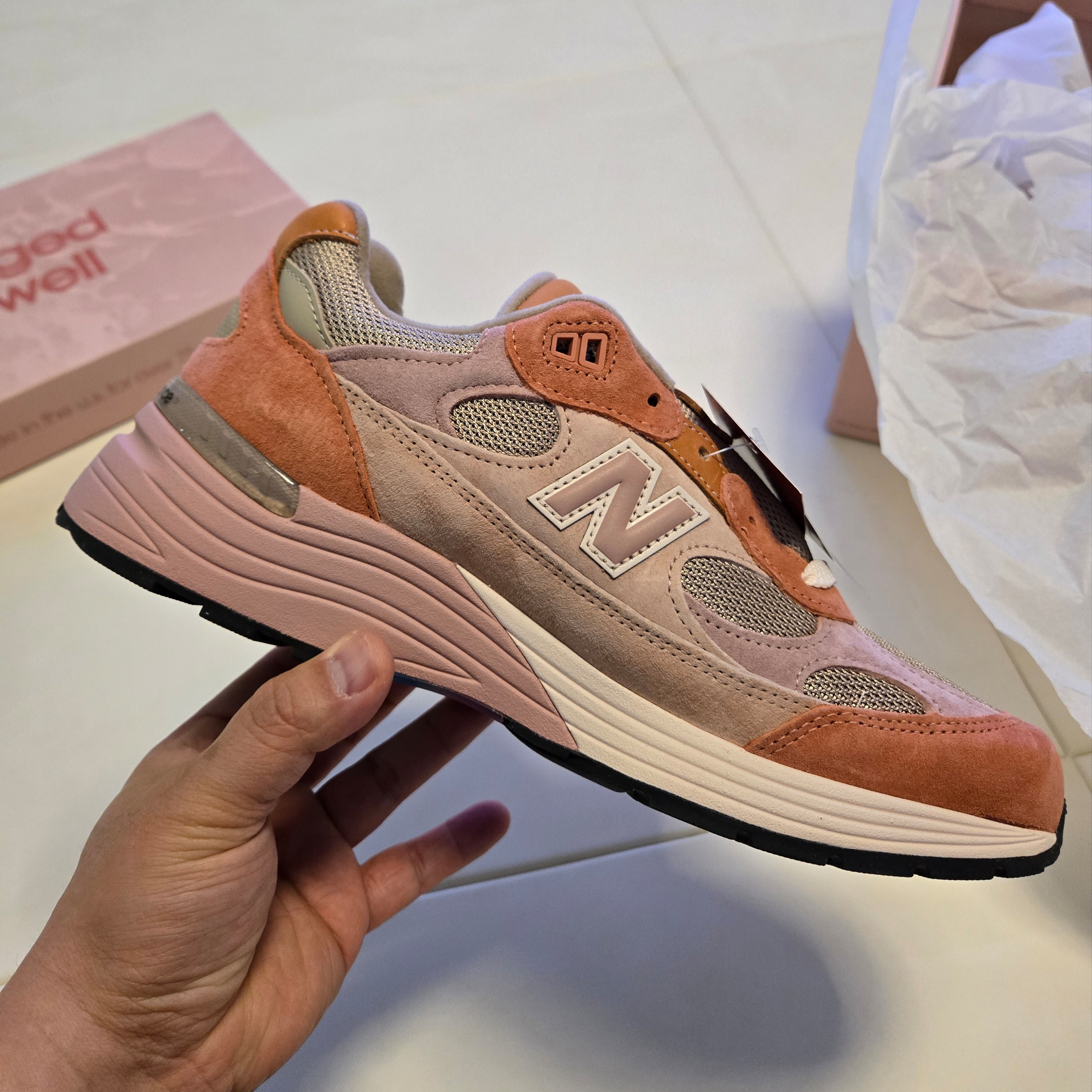 New Balance x Joe Freshgoods 992 Made in USA Aged Well 착용 스타일 - 1