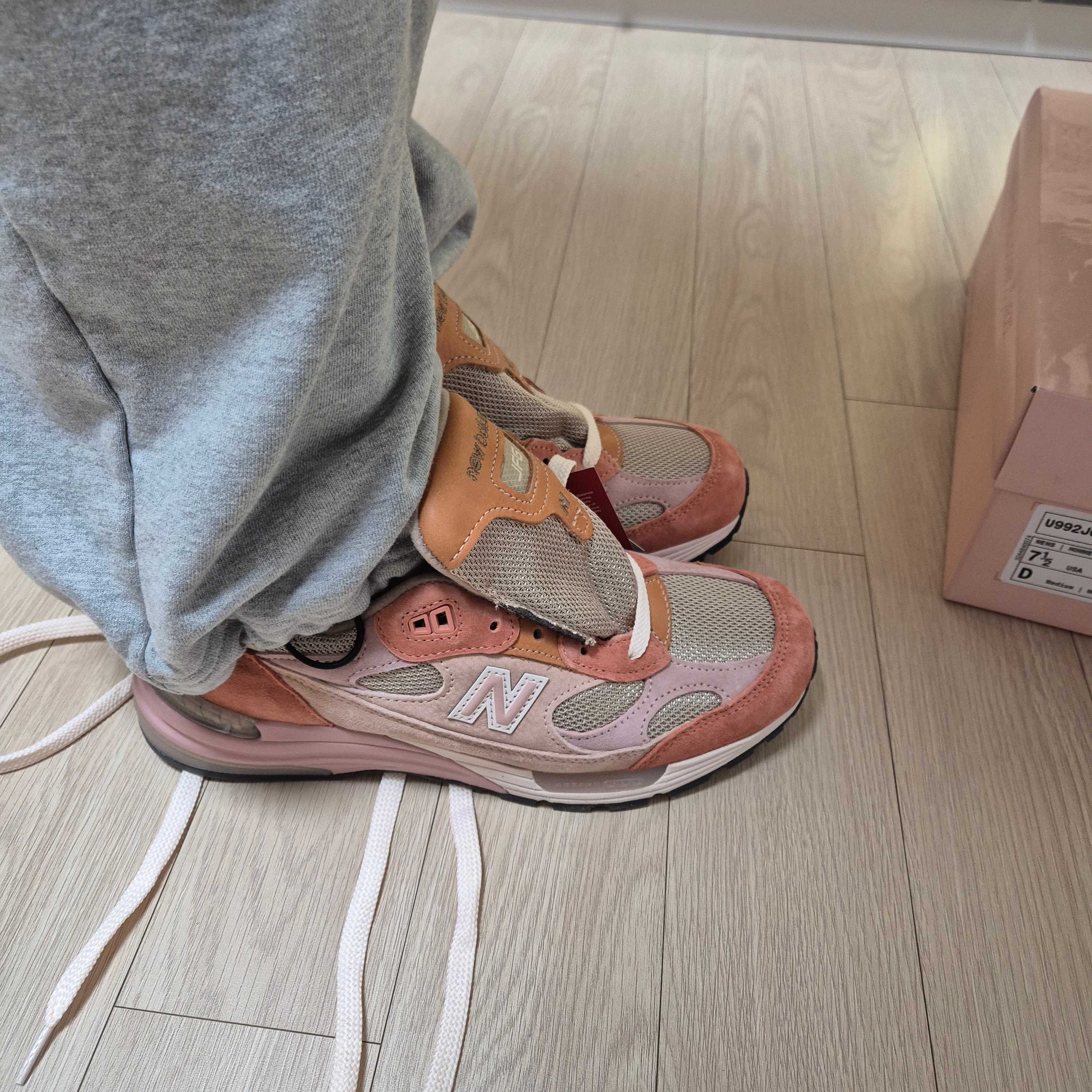 New Balance x Joe Freshgoods 992 Made in USA Aged Well 착용 스타일 - 8
