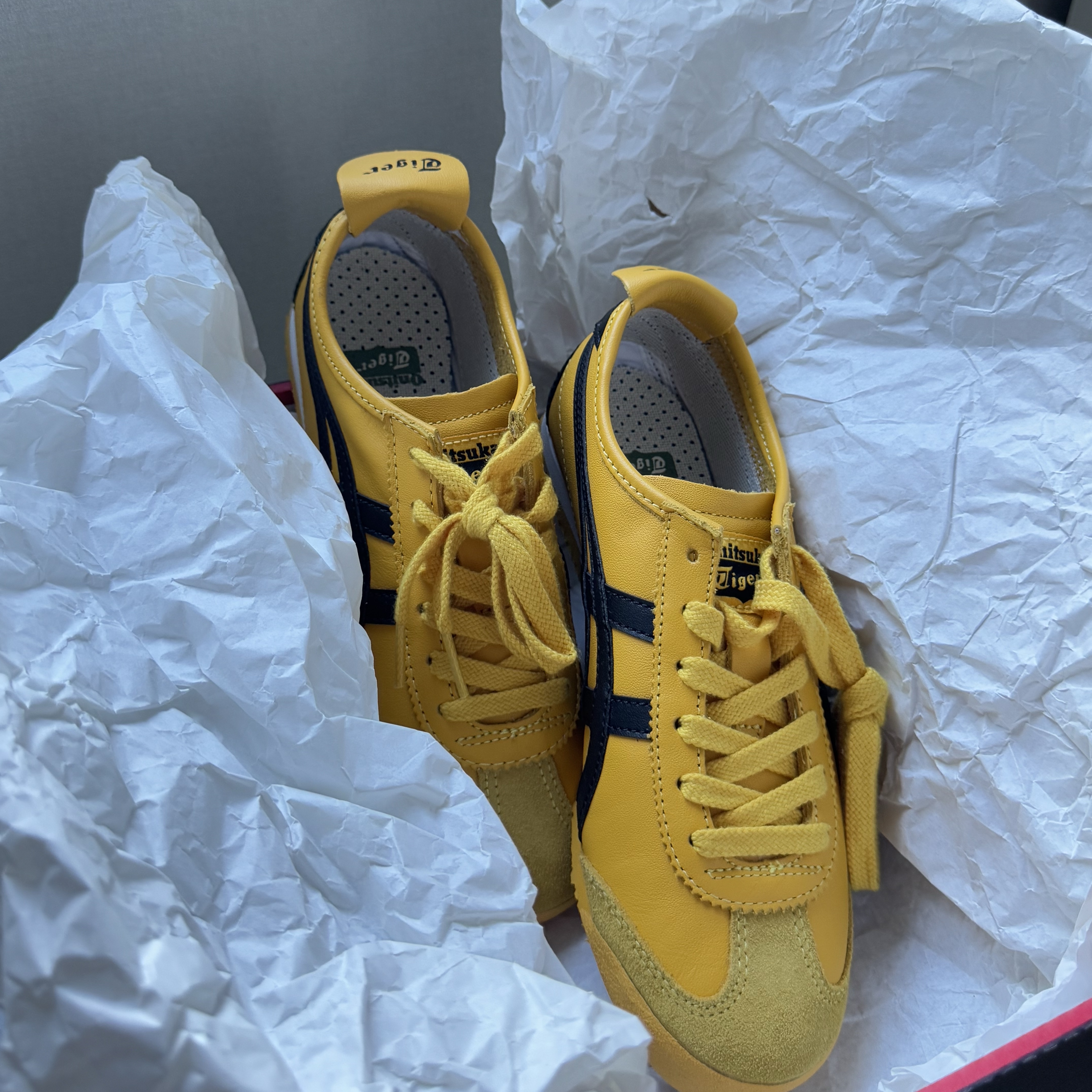 Onitsuka Tiger Mexico 66 Yellow Black 착용 스타일