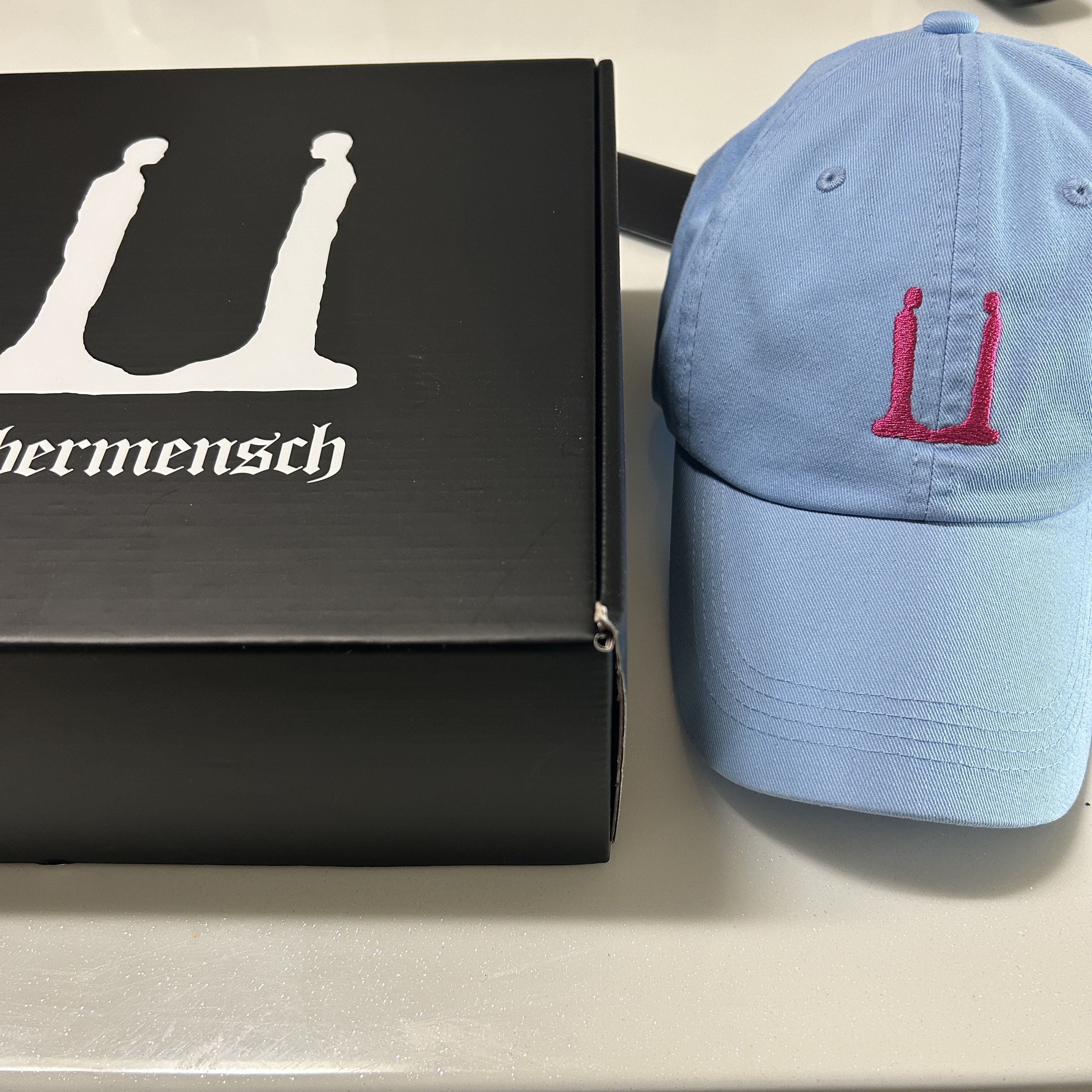 G-DRAGON Ubermensch Cap Sky Blue, Undermycar Mu.03 Anti Fxxking Logo Play Oversized Sweat Jogger Melange Gray 착용 스타일 - 3