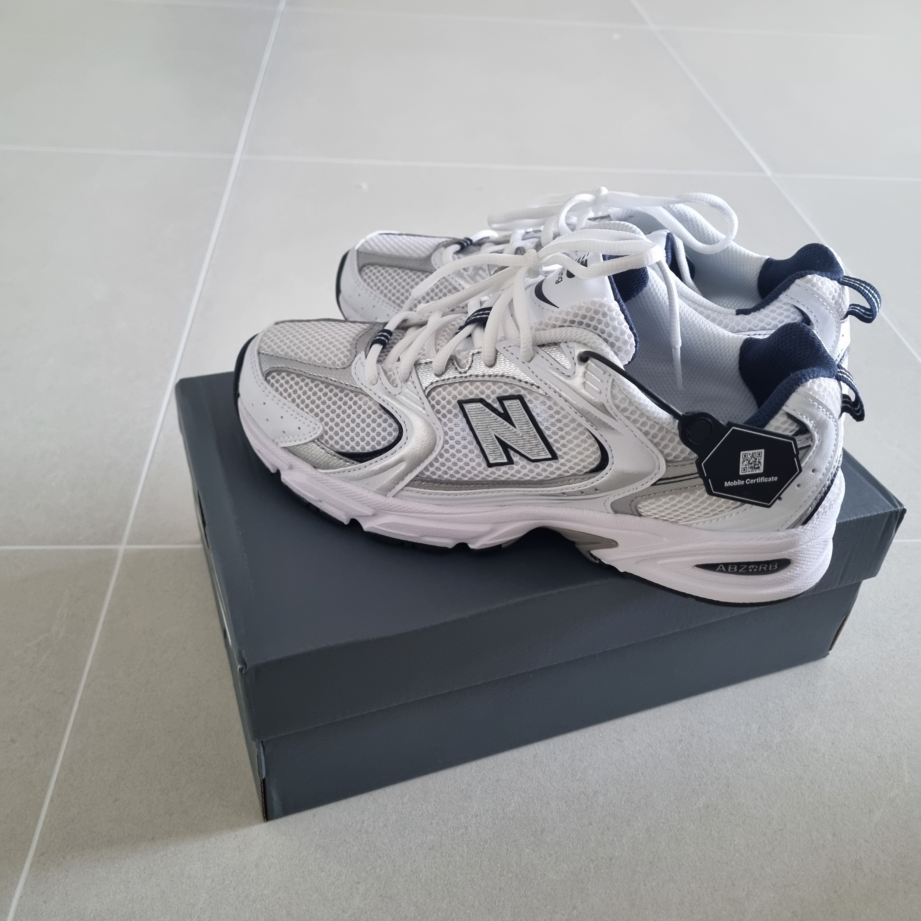 New Balance 530 White 착용 스타일 - 2