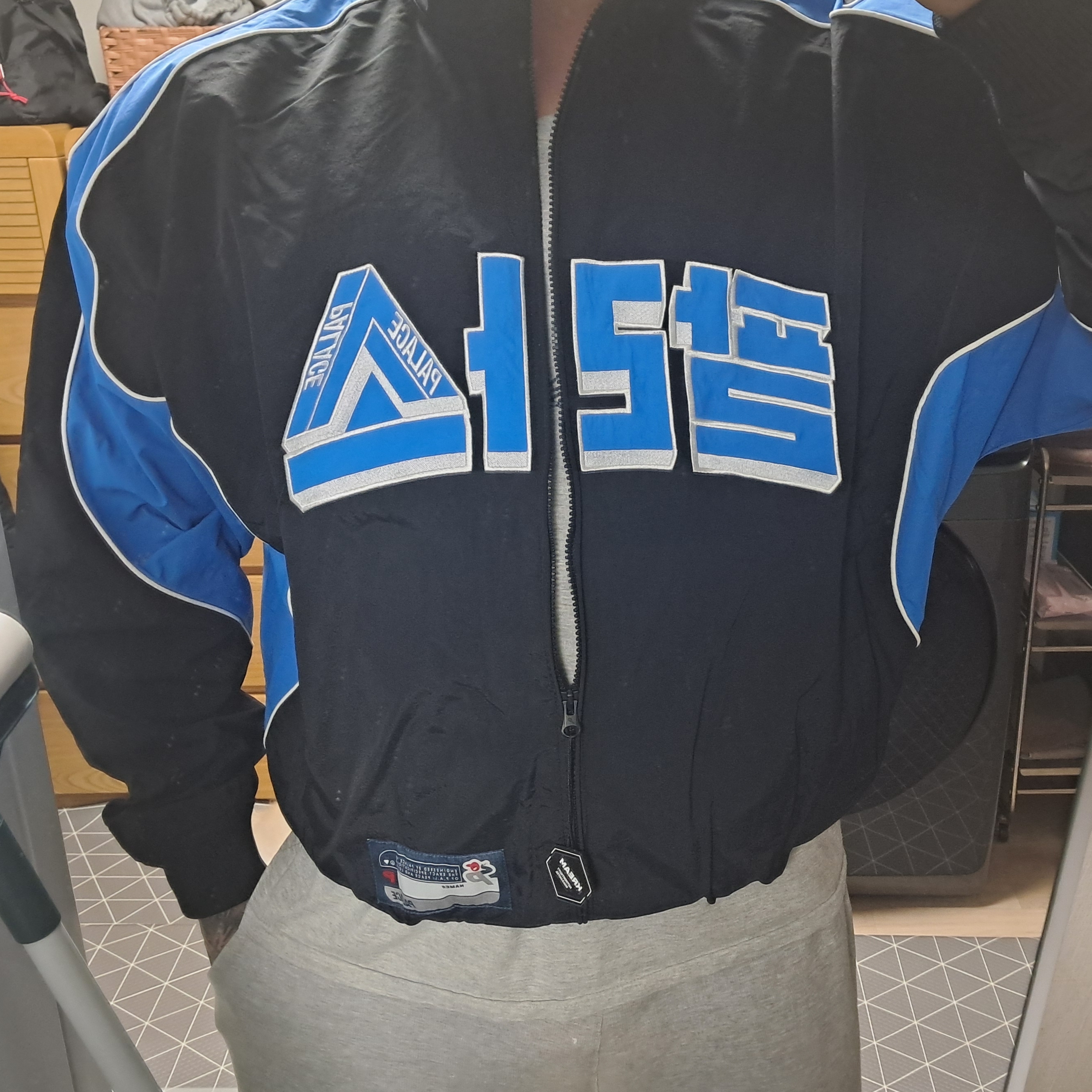 Palace Seoul 2 Seoul Track Jacket Black Blue - 25SS 착용 스타일 - 1