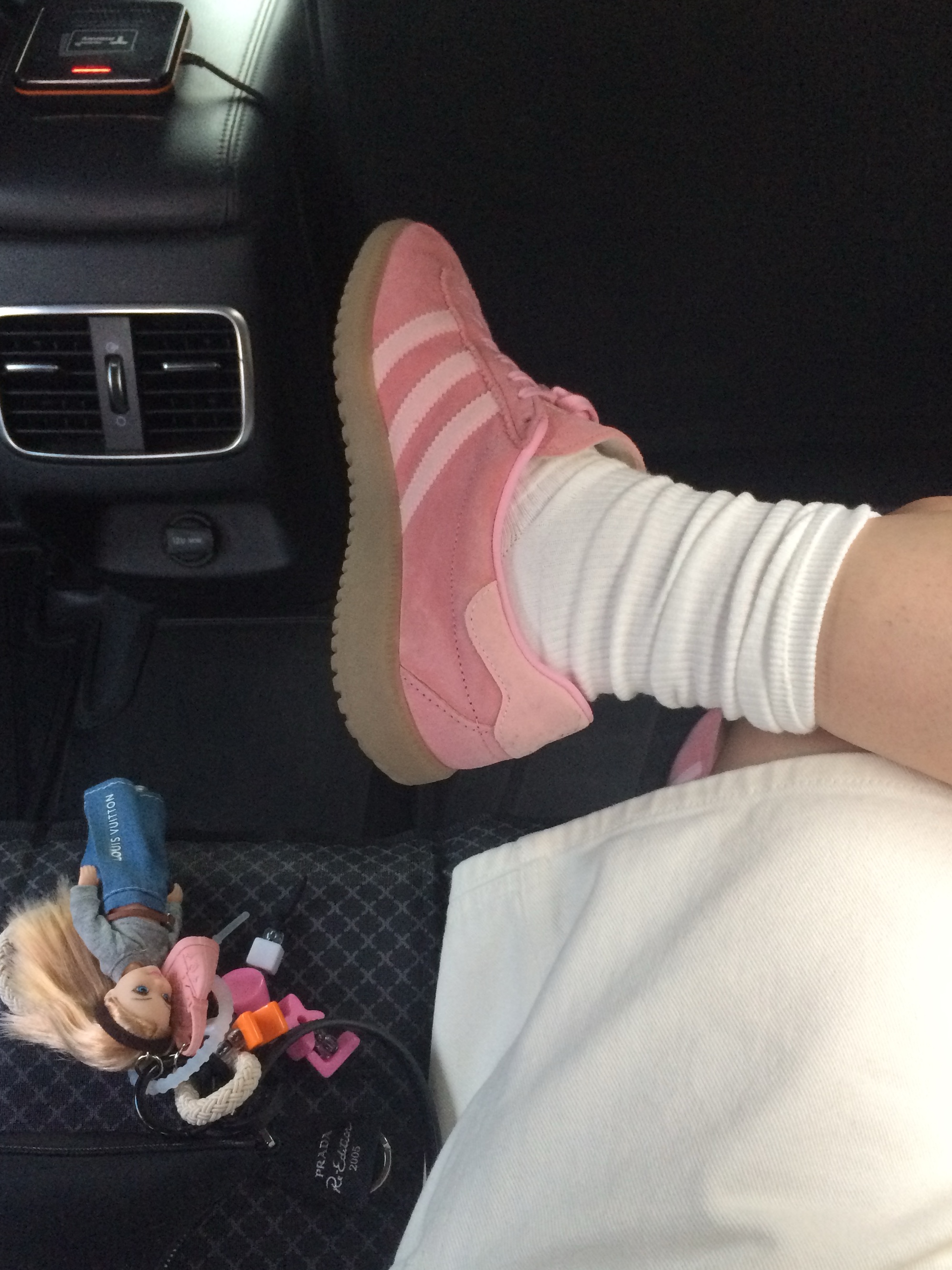 Adidas Bermuda Glow Pink 착용 스타일
